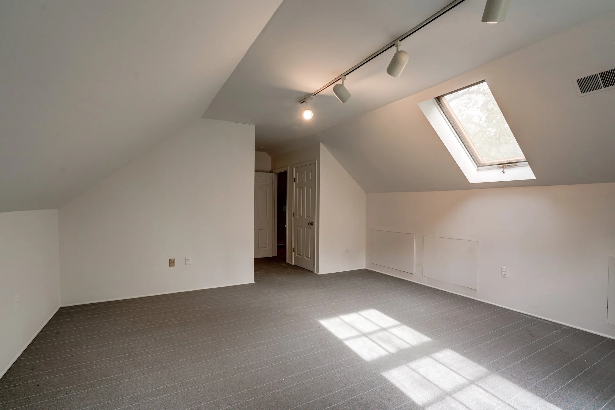 2919 43rd St NW-71.jpg