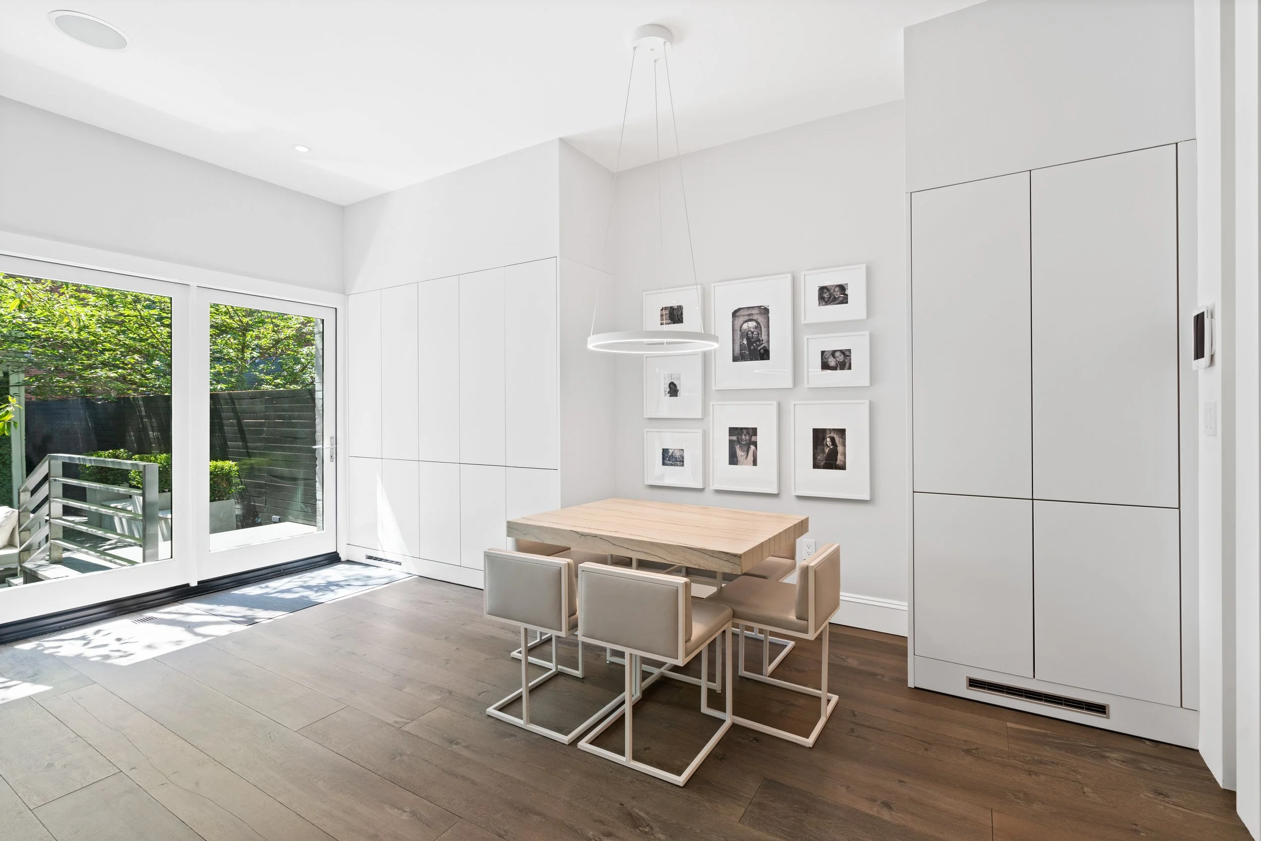 14 - Breakfast Area.jpg