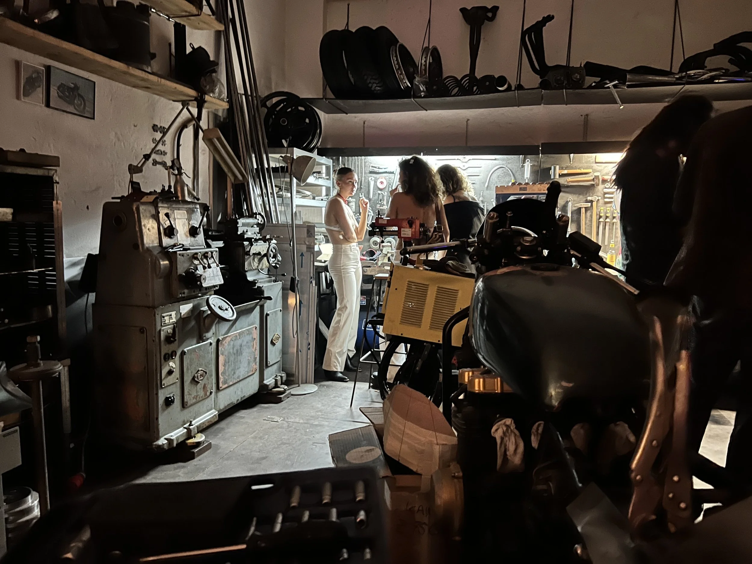 Bei Veranstaltungen wird die Werkstatt gern als Raucherraum genutzt – oder als Rückzugsort für Gespräche abseits des Trubels.