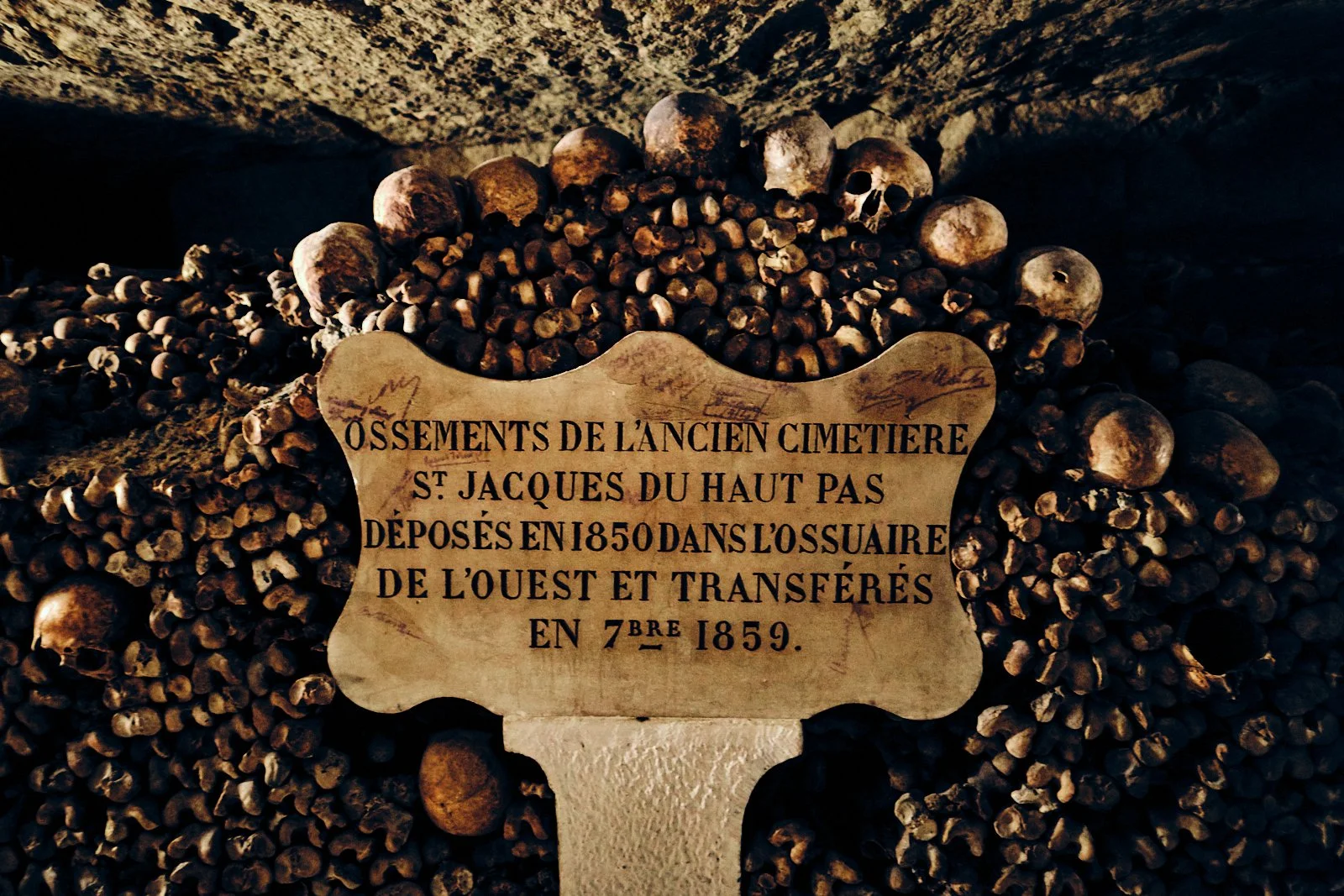 19_10_PARIS CATACOMBES 57 31.jpg