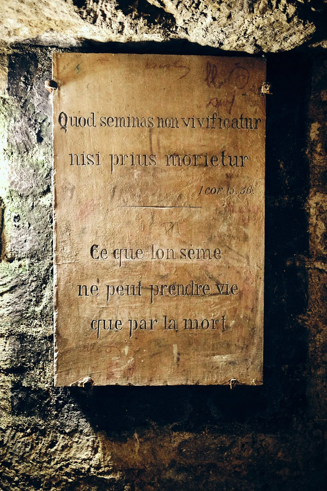 19_10_PARIS CATACOMBES 57 41.jpg