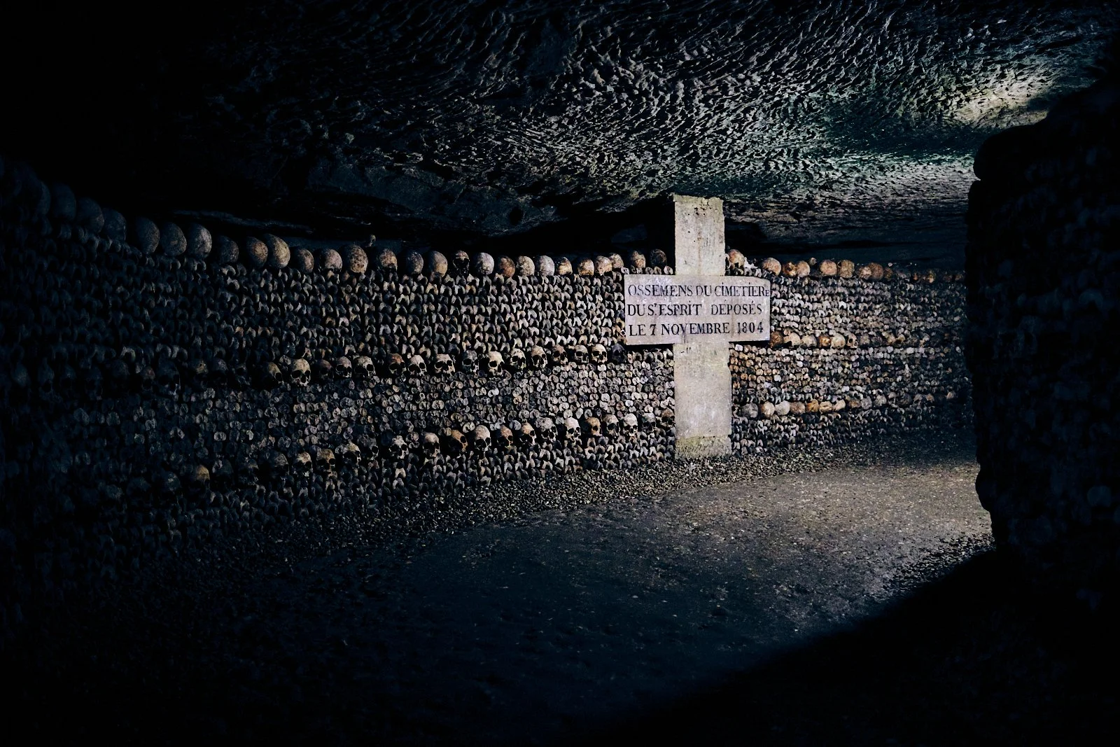 19_10_PARIS CATACOMBES 57 53.jpg