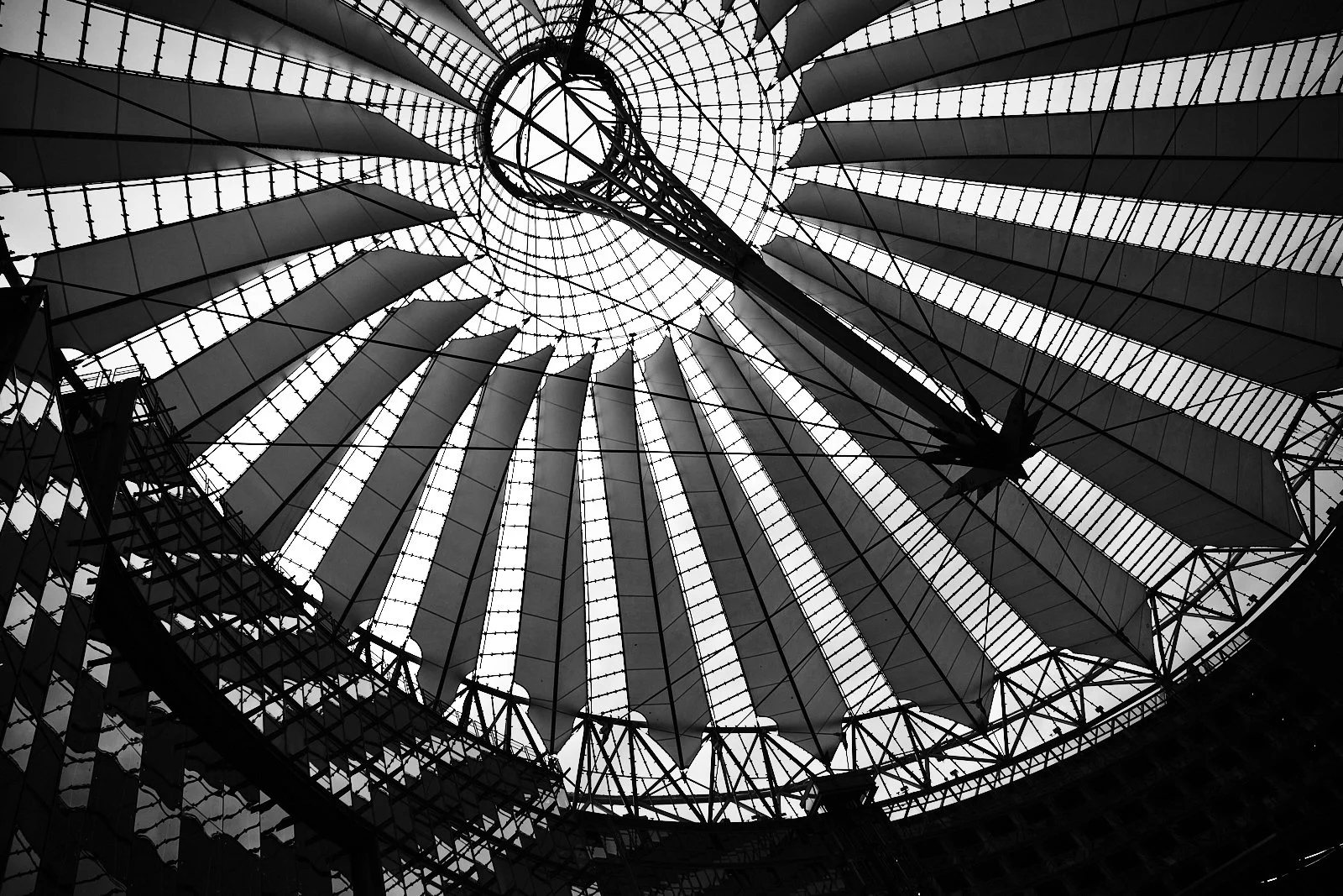 C_berlin__potsdamer-platz-sony-center-bahn-tower-kollhoff-tower__2025_BERLIN_DAY 02.107.jpg