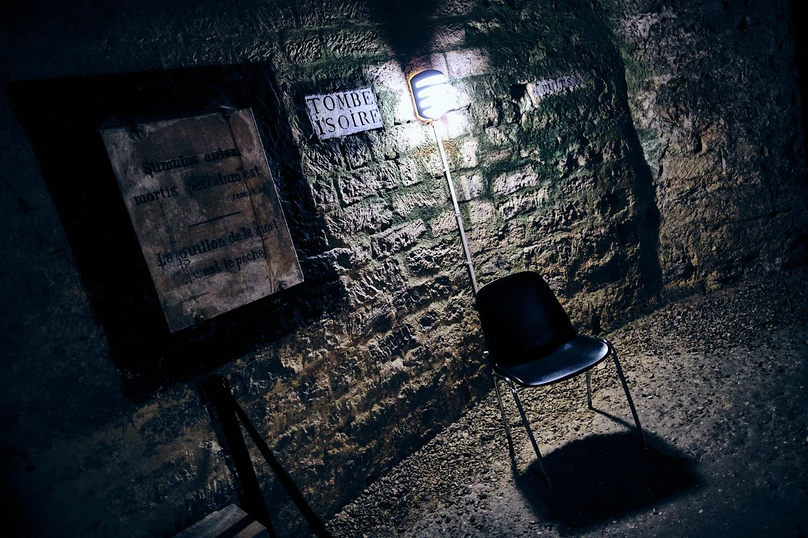 19_10_PARIS CATACOMBES 57 50.jpg