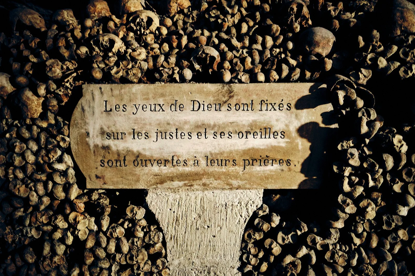 19_10_PARIS CATACOMBES 57 44.jpg