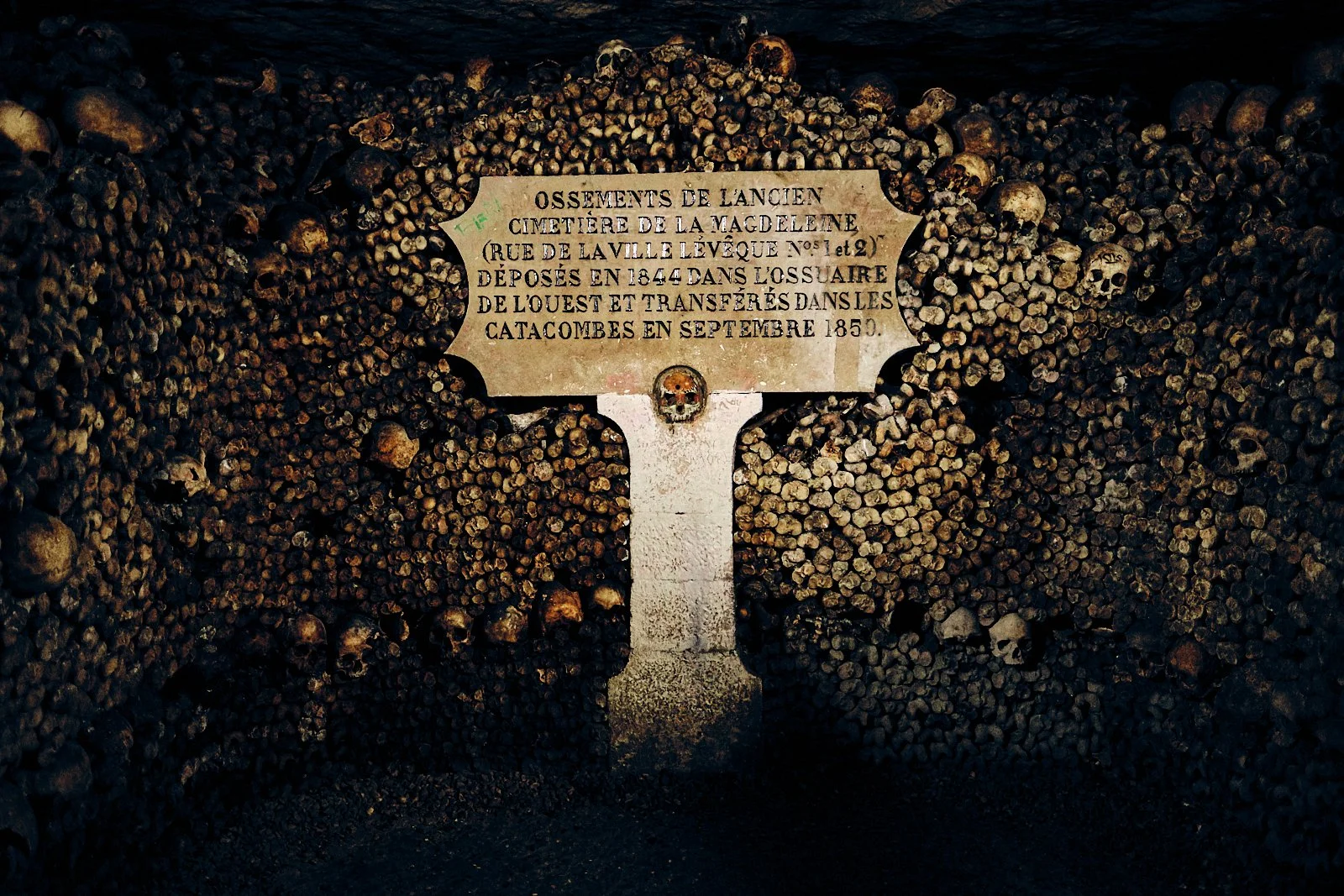 19_10_PARIS CATACOMBES 57 45.jpg