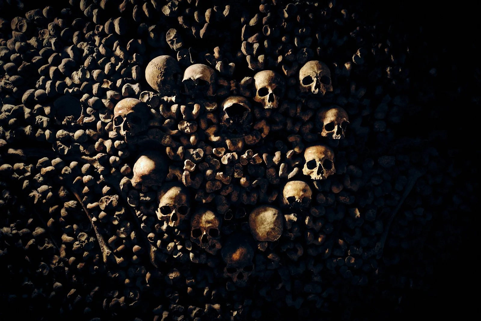 19_10_PARIS CATACOMBES 57 30.jpg