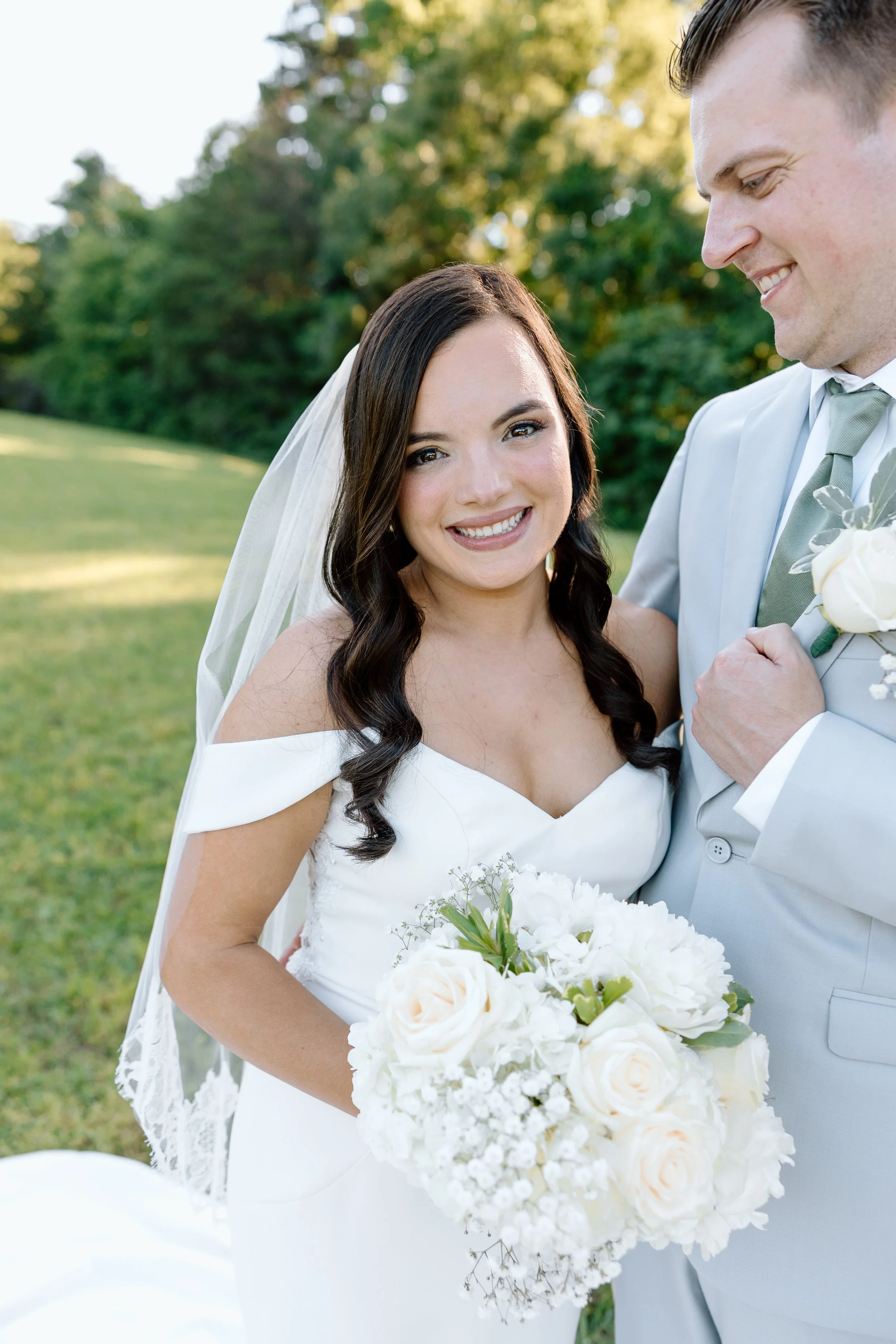 Amy’s Makeup Artistry, Amy Norman, Knoxville Tennessee, East Tennessee, Bridal Makeup, Bridesmaid Makeup, Soft Glam artist, Glowy Bridal Makeup, Tennessee Makeup Artists 