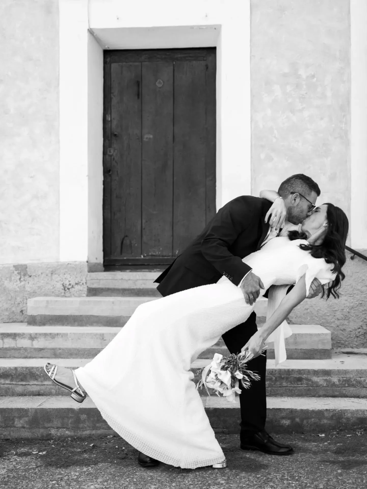 Inma &amp; Alejandro 💍
Una boda &iacute;ntima en Jumilla, Murcia.

Un beso, unas manos que no se sueltan, el eco de una risa que cruza el aire. Las bodas peque&ntilde;as tienen eso: nada sobra, todo se nota.

Fotograf&iacute;a de bodas &iacute;ntima