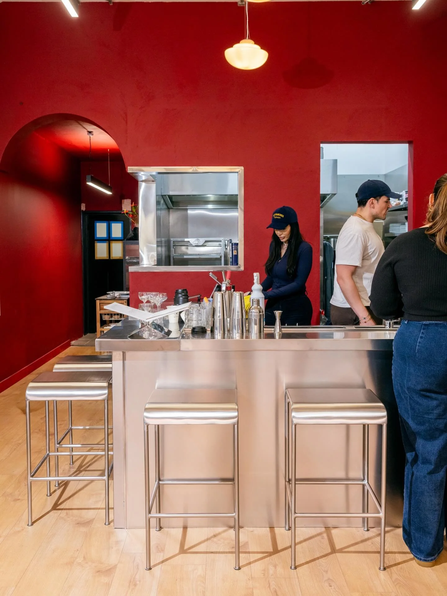 Anti Social &mdash; where stainless steel meets deep red heat. 🔥
Cold steel, warm energy. Coffee by day, cocktails by night.

#AntisocialClub #ExmouthMarket #StainlessSteel #IndustrialVibes #CafeDesign LondonSpots BrunchToBar