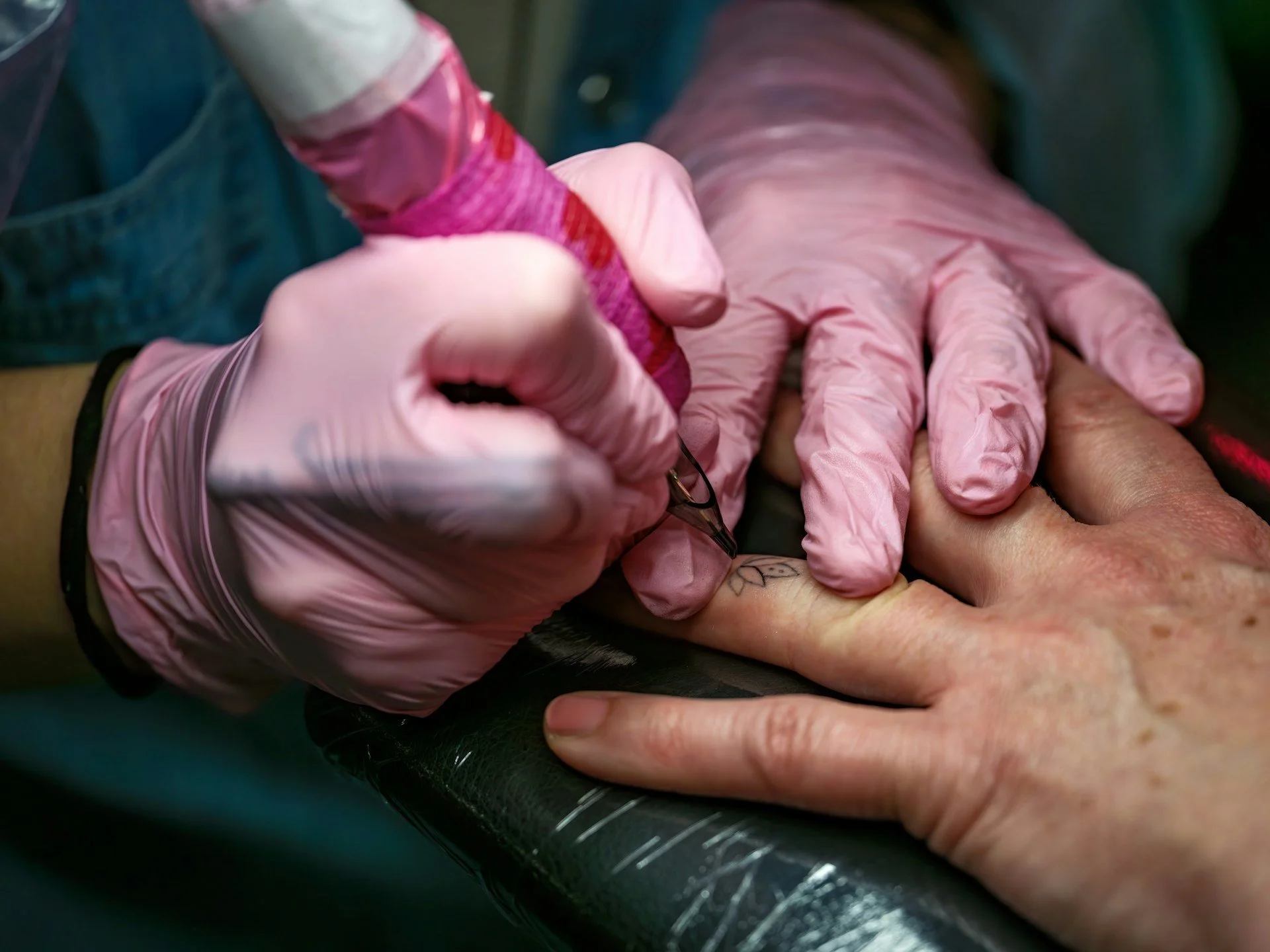 Blogpost: Vinger, hand en voet tattoos: dit moet je weten