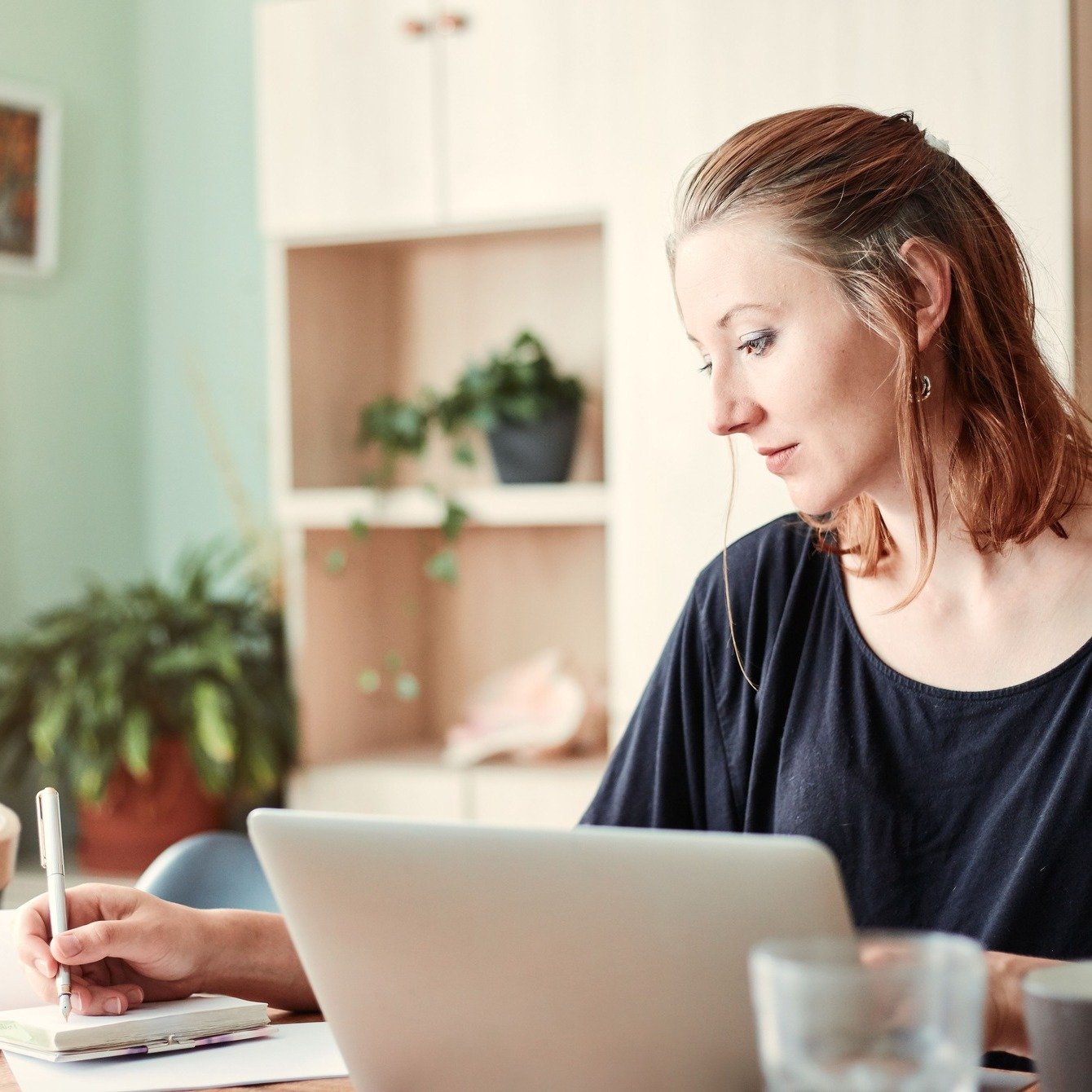 Ever feel like your brain has 37 tabs open at once?

Schedule the appointment.
Answer the email.
Pay the bill.
Remember the birthday.
Order the thing you're almost out of.
Figure out dinner.
Don't forget that other thing you were definitely going to 