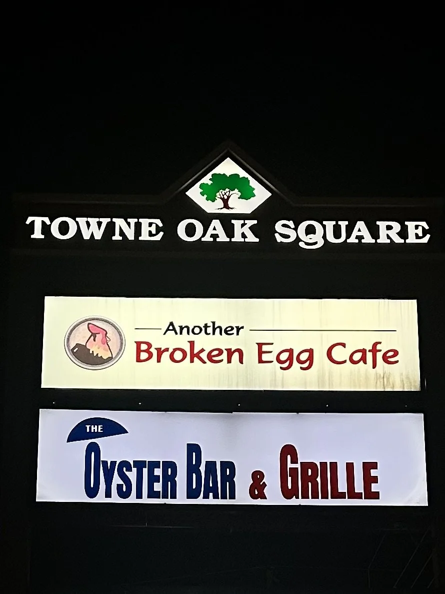 Sign for Towne Oak Square with advertisements for another Broken Egg Cafe and The Oyster Bar & Grille.