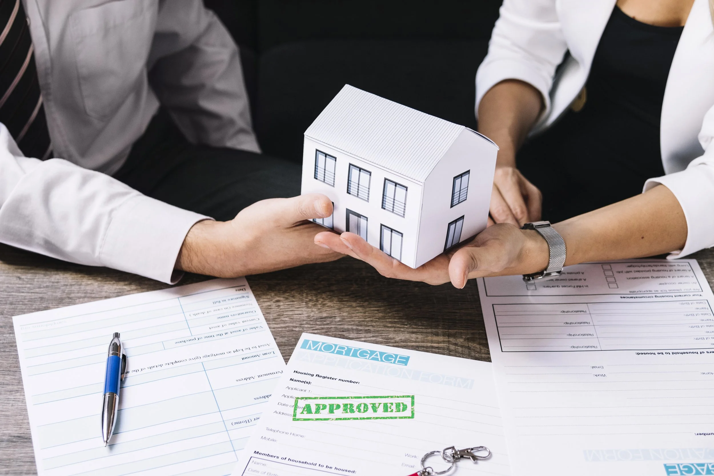 realtor-making-deal-with-customer-office.jpg