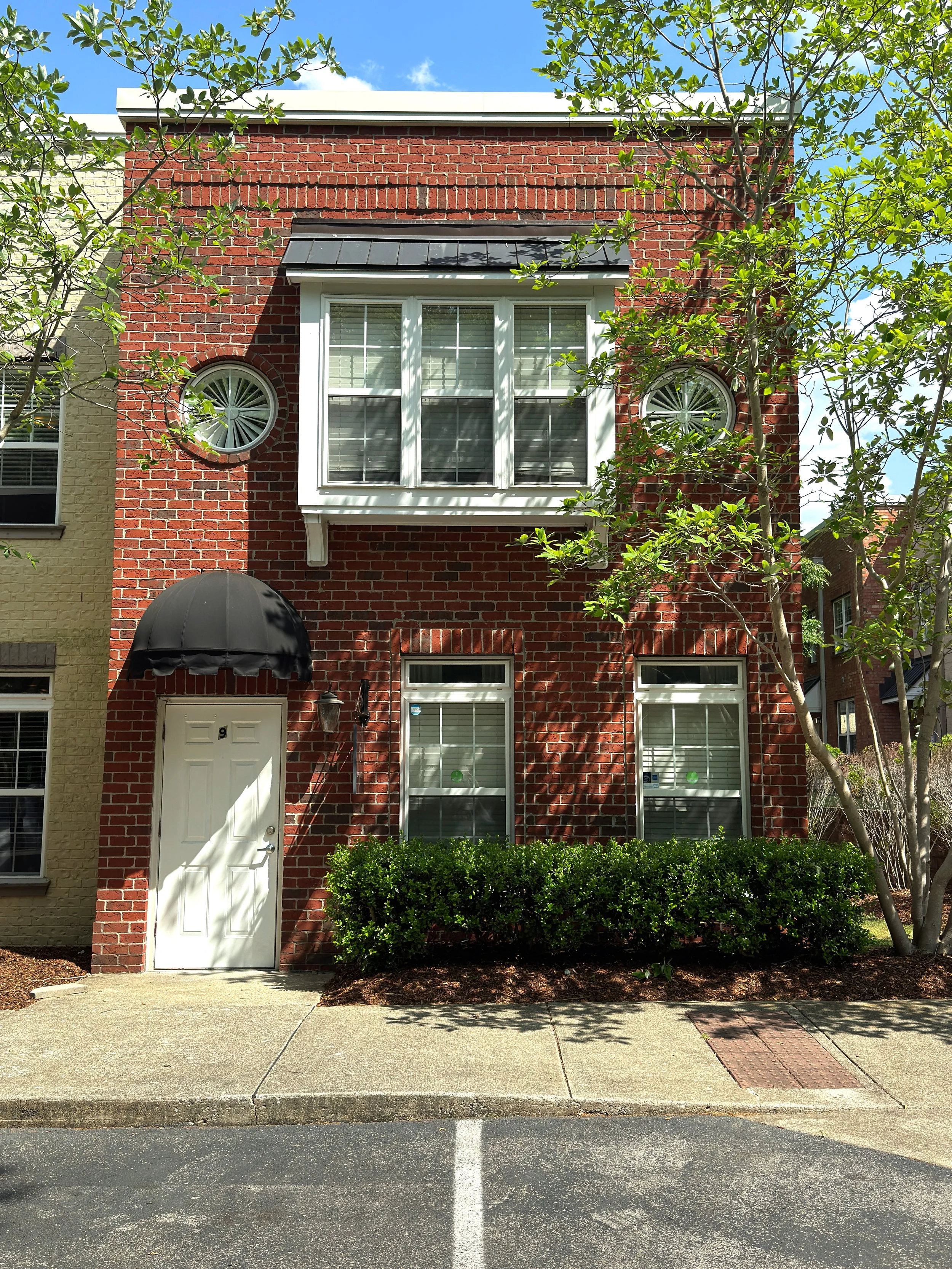 321 Billingsly Ct, Ste 9 Franklin, TN 37067. Summit Neuropsychology, PLLC. A neuropsychological and developmental practice for children and adults. Front of a multi-story brick building with a white door, green shrubbery, and a sidewalk.