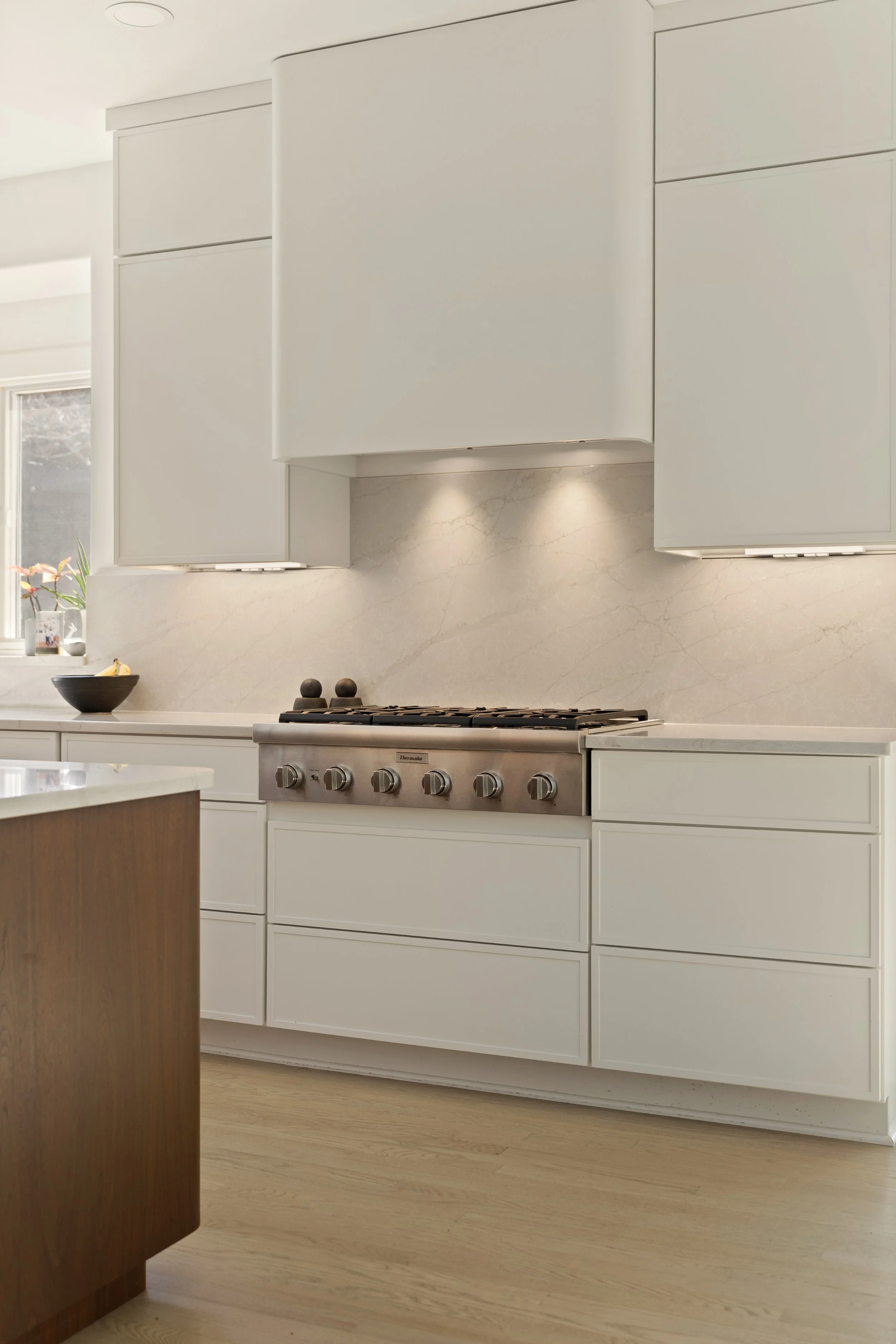 Custom range hood and professional cooktop in Amberley Village kitchen by Shade Tree Homes