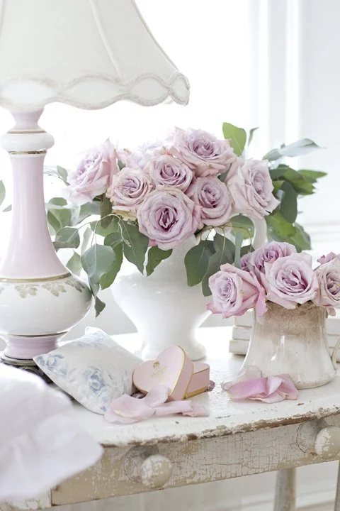 Roses_pink_on_table_small.jpg
