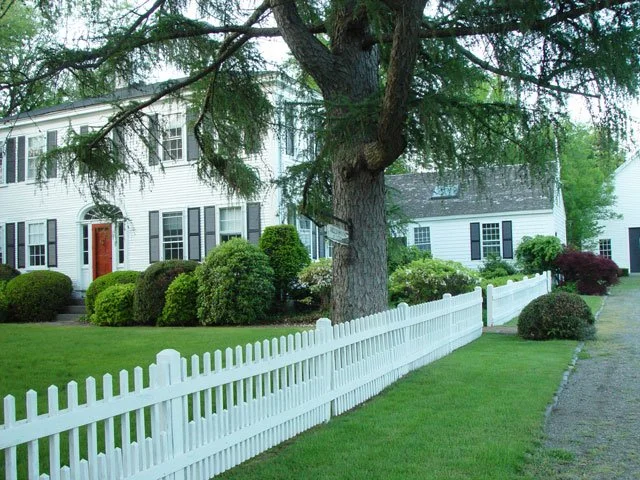 Jo-Anne Coletti-Antique Federal Colonial home built in 1820