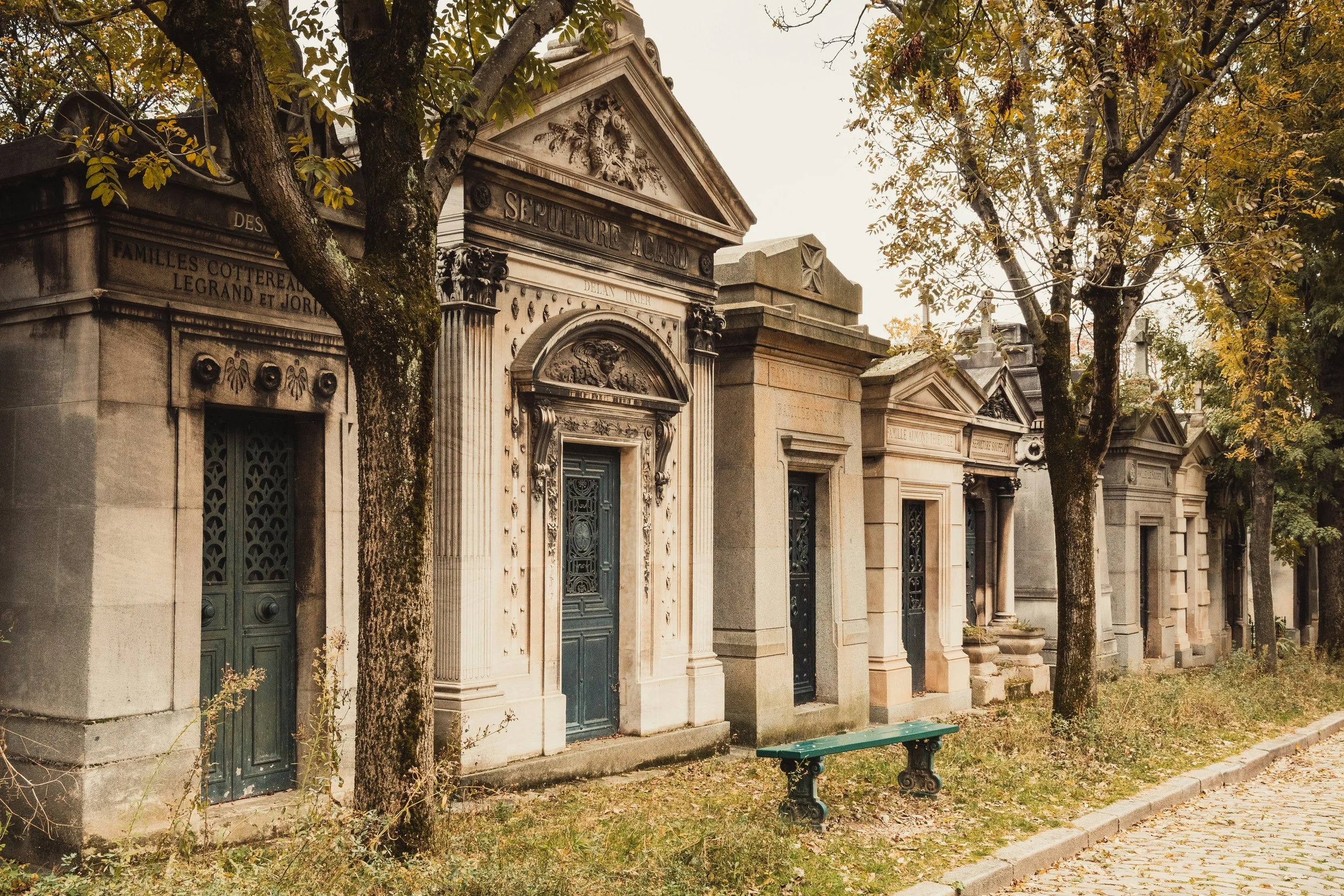 pere-lachaise-cemetery-paris-dead-rebel-society-9.jpg