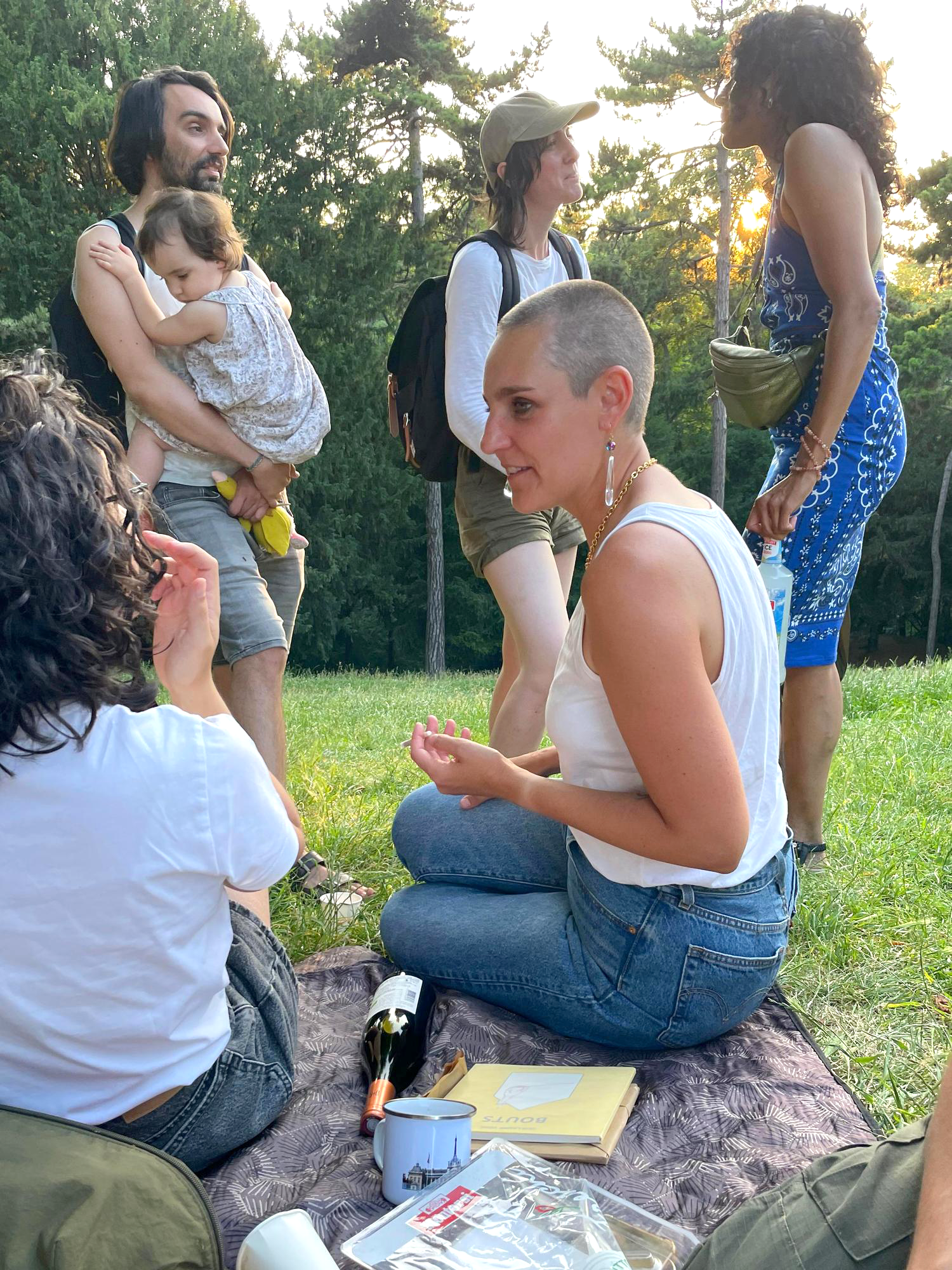 paris-parc-des-buttes-chaumont-friends.png