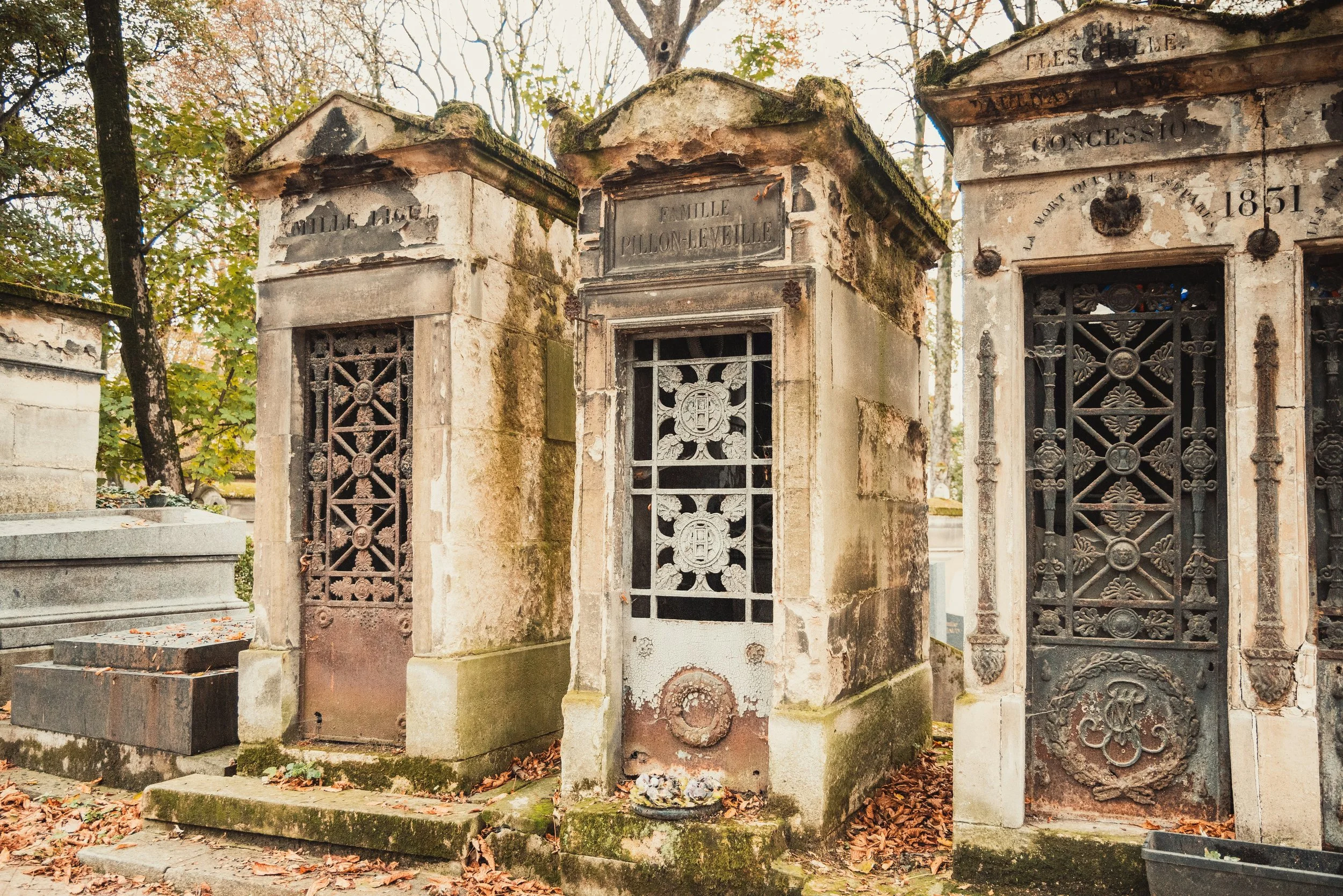 pere-lachaise-cemetery-paris-dead-rebel-society-8.jpg