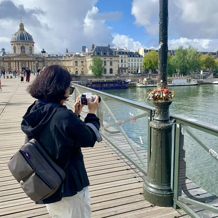 pont-des-arts-emily-in-paris-tour-sq.jpeg