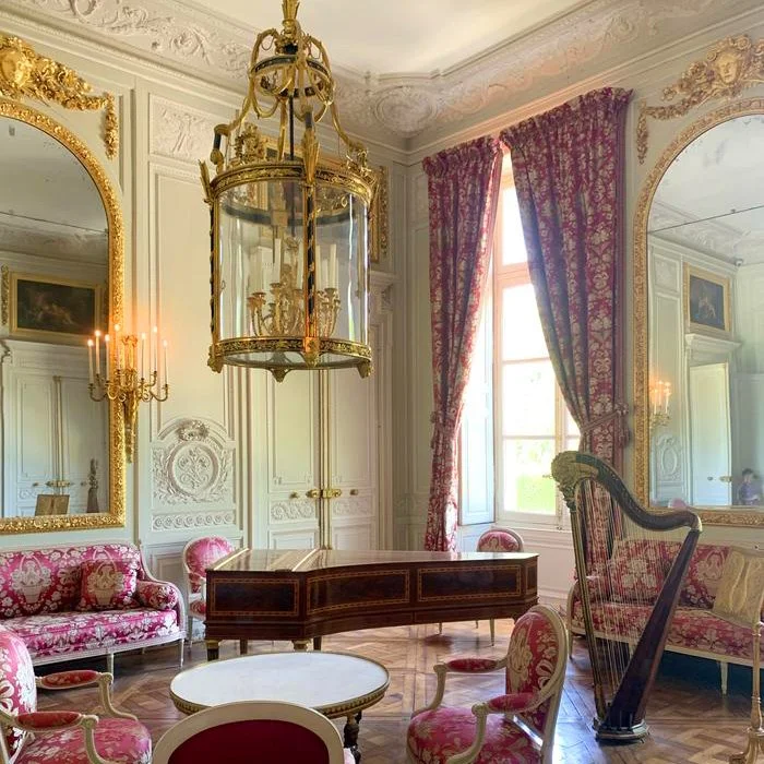 versailles-marie-antoinette-petit-trianon-sq.jpeg
