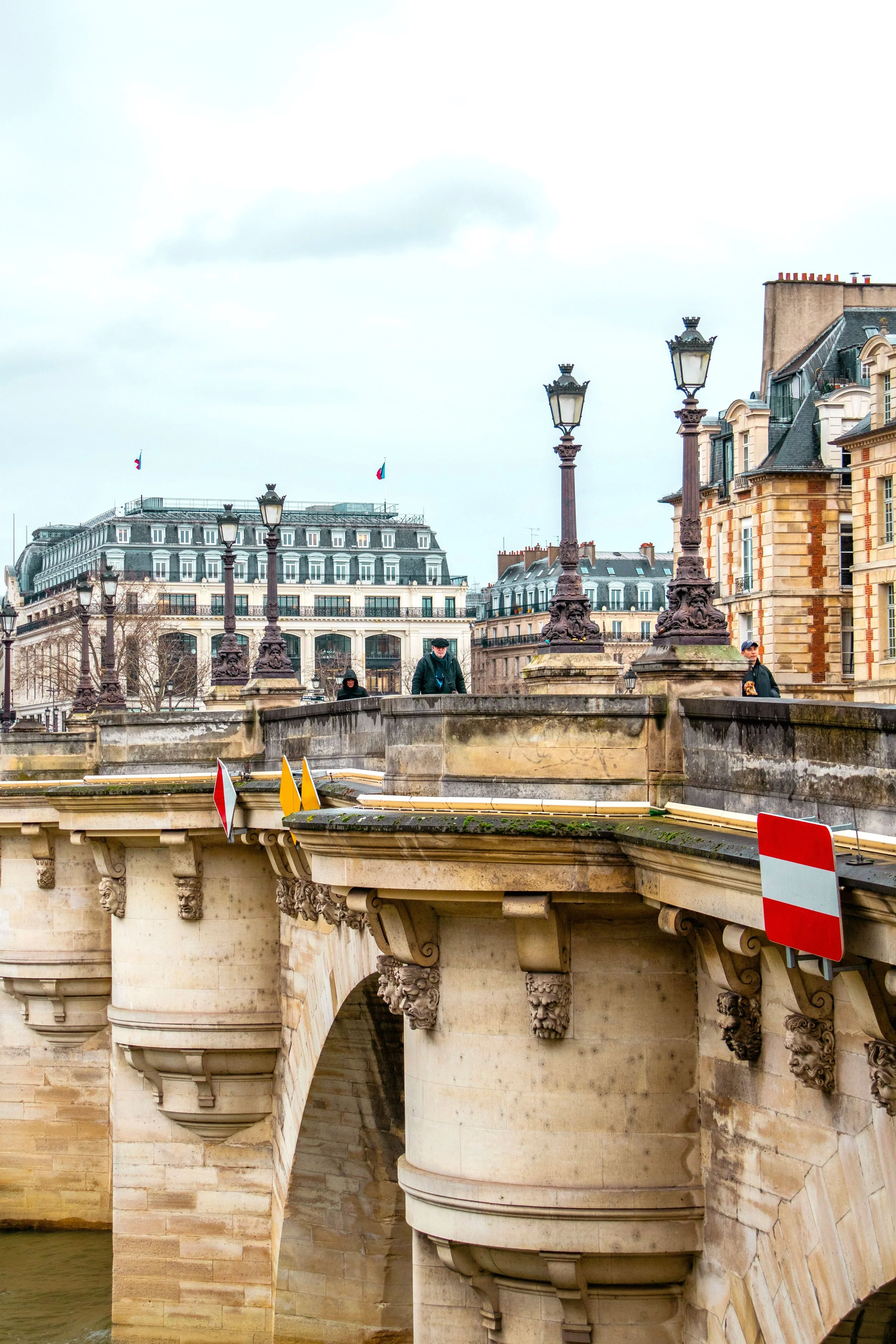 pont-neuf-paris-samaritain