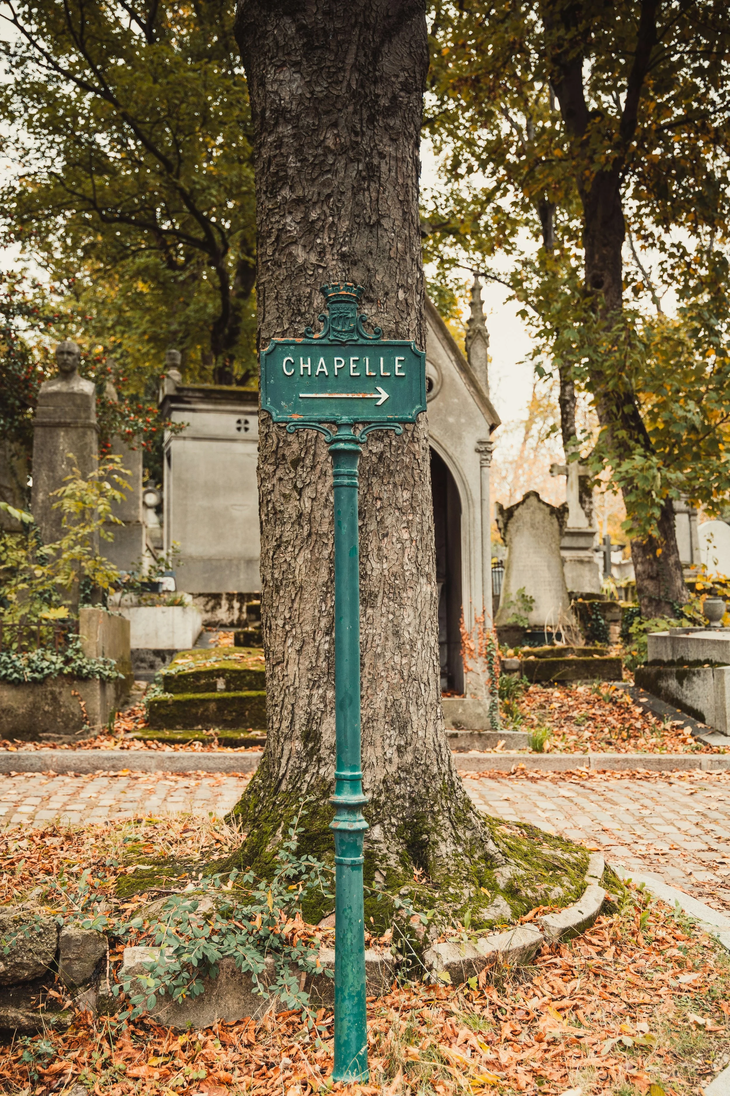 pere-lachaise-cemetery-paris-dead-rebel-society-10.jpg