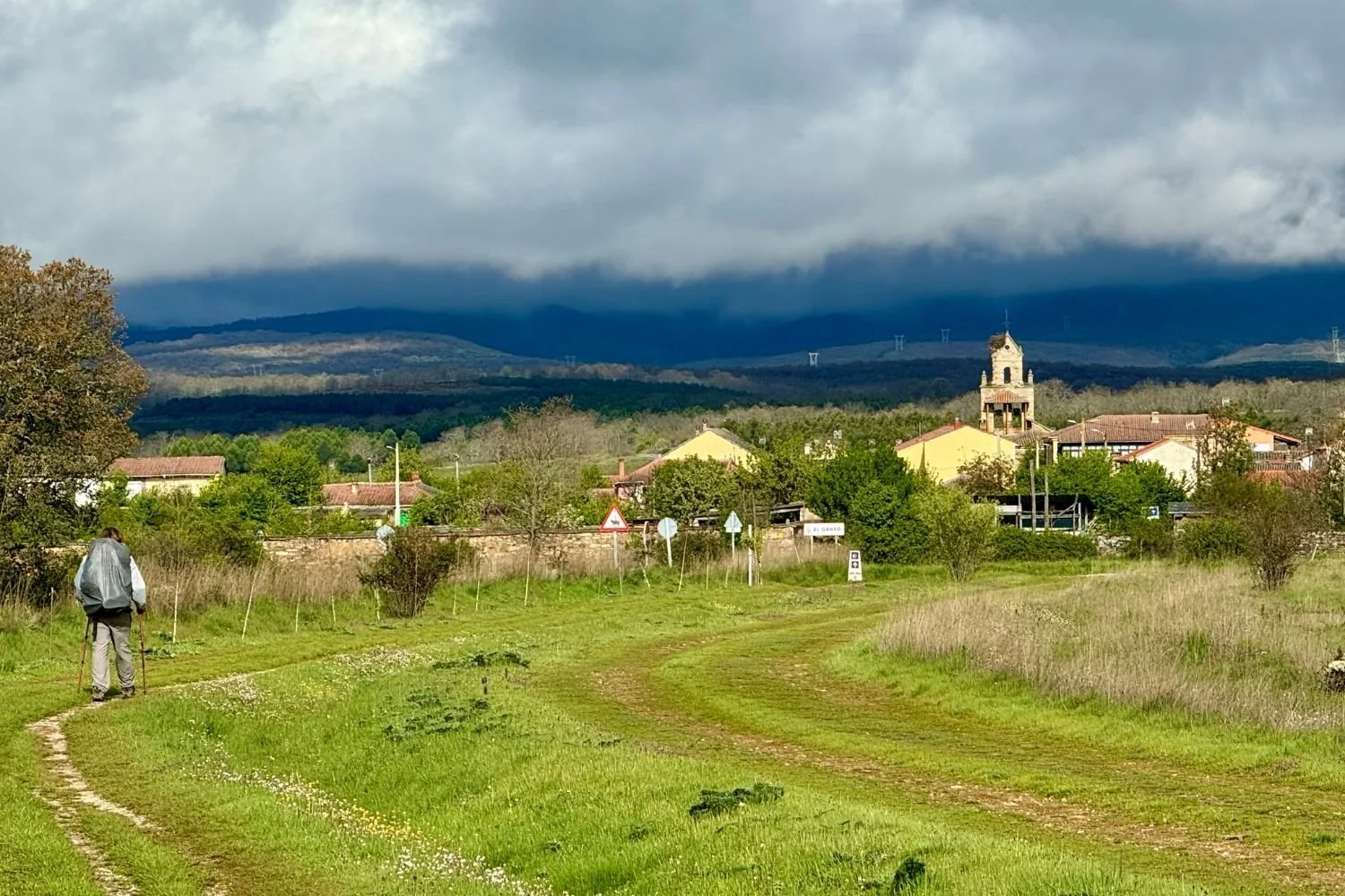 Camino Frances walking into Brazuelo