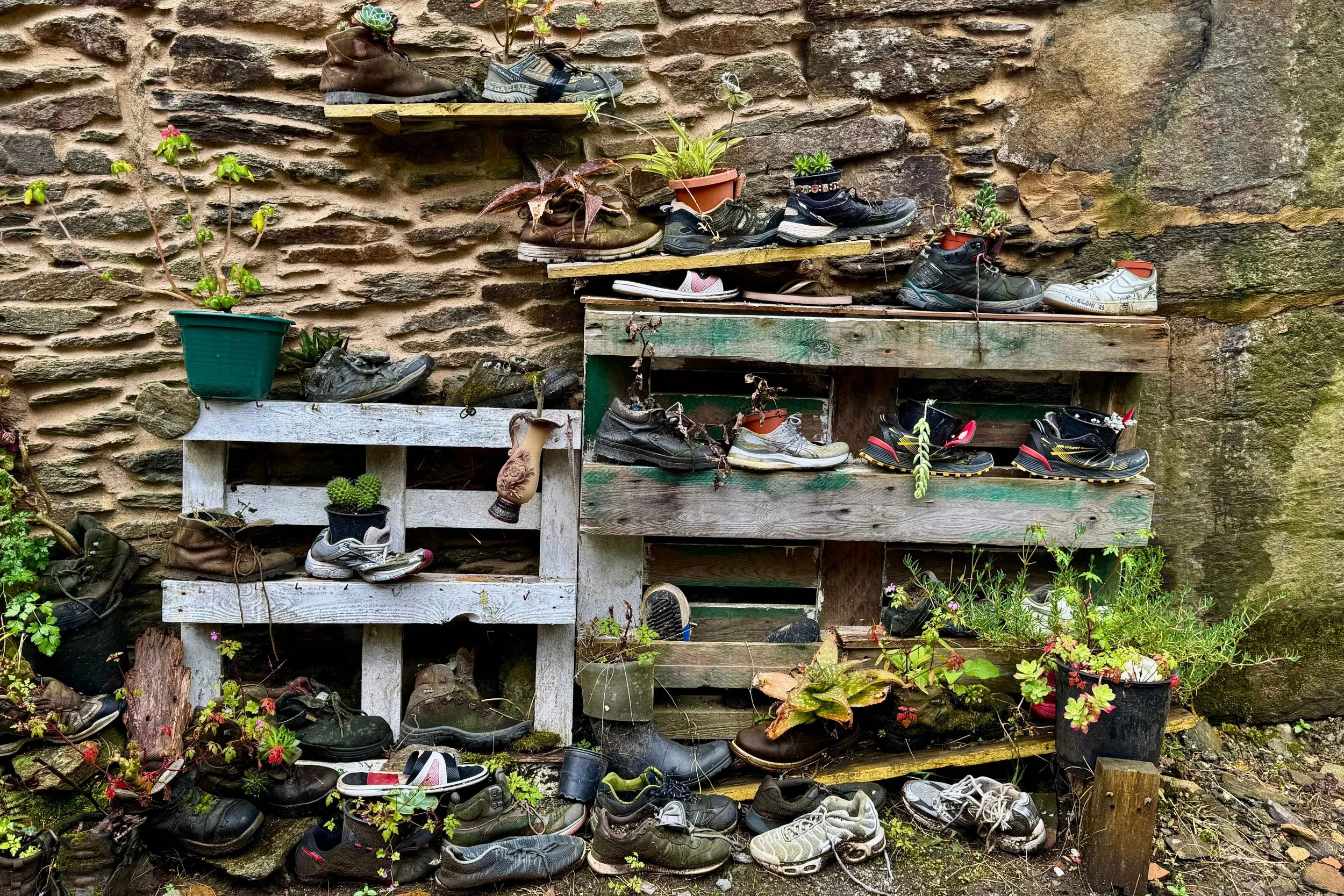 Camino Frances, Pilrims lost Shoes