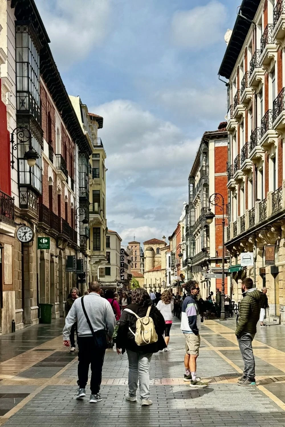 Camino Francés City Center León (1000 x 1500 px).jpg