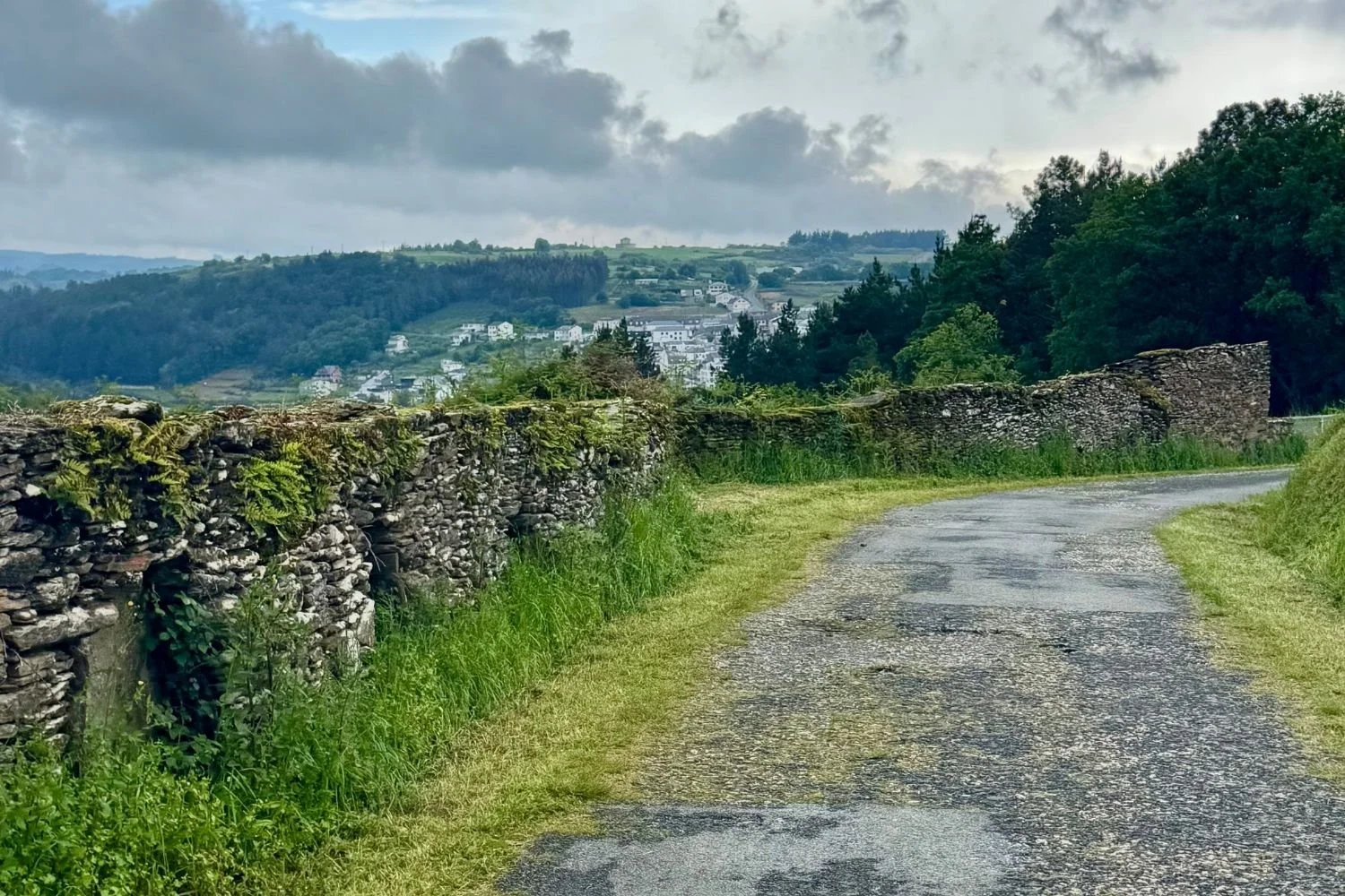 Camino Francés Portomarin in Distance
