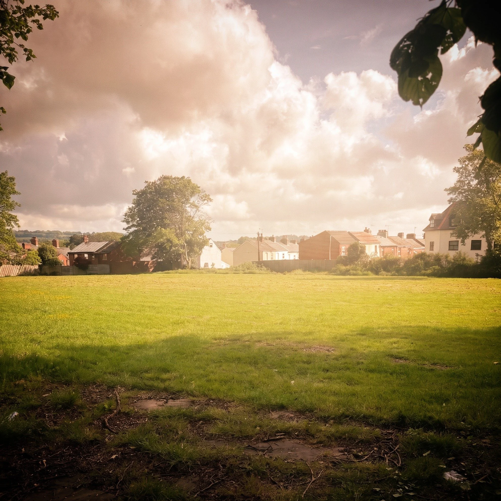 Over 100 years of history.
One irreplaceable green space.
Could the council really allow it to be built on?

#savebramdeanfield