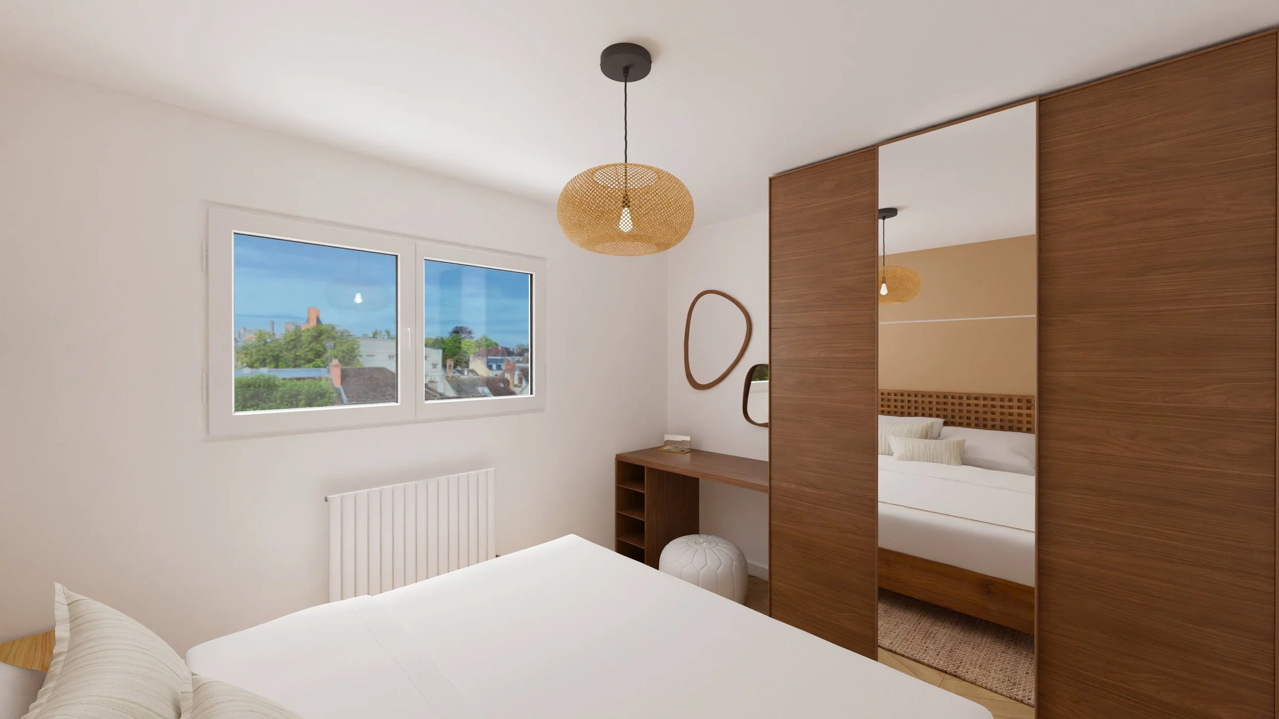 Rénovation haut de gamme d'un appartement avec chambre propre et lumineuse avec deux fenêtres montrant un paysage de verdure, lit avec tête de lit en bois, plafond avec luminaire en rotin et mobilier en bois. Agencement sur mesures.