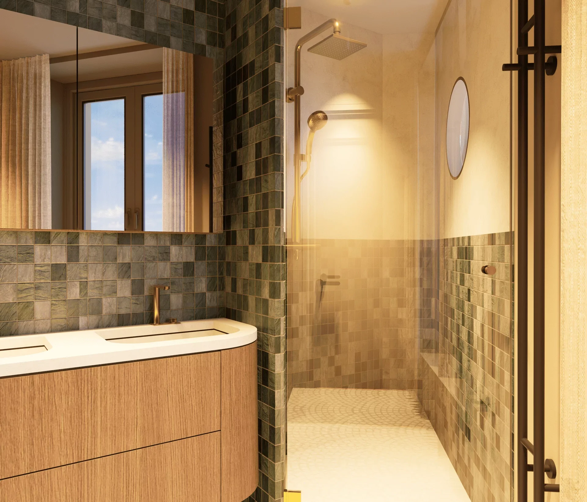 Salle de bain moderne avec douche à l'italienne, murs en carreaux de pierre verte, grand miroir rond, fenêtre avec rideaux beige, lavabo en bois clair.
