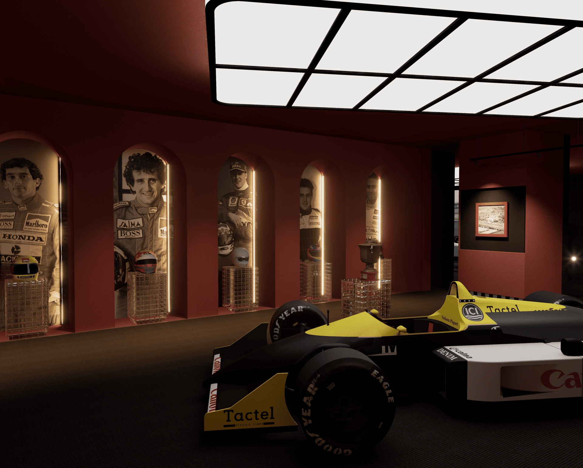 Un intérieur avec des portraits de pilotes de course dans des niches éclairées, une voiture de course noire et jaune dans la première moitié de l'image, et un plafond en panneaux lumineux blancs.