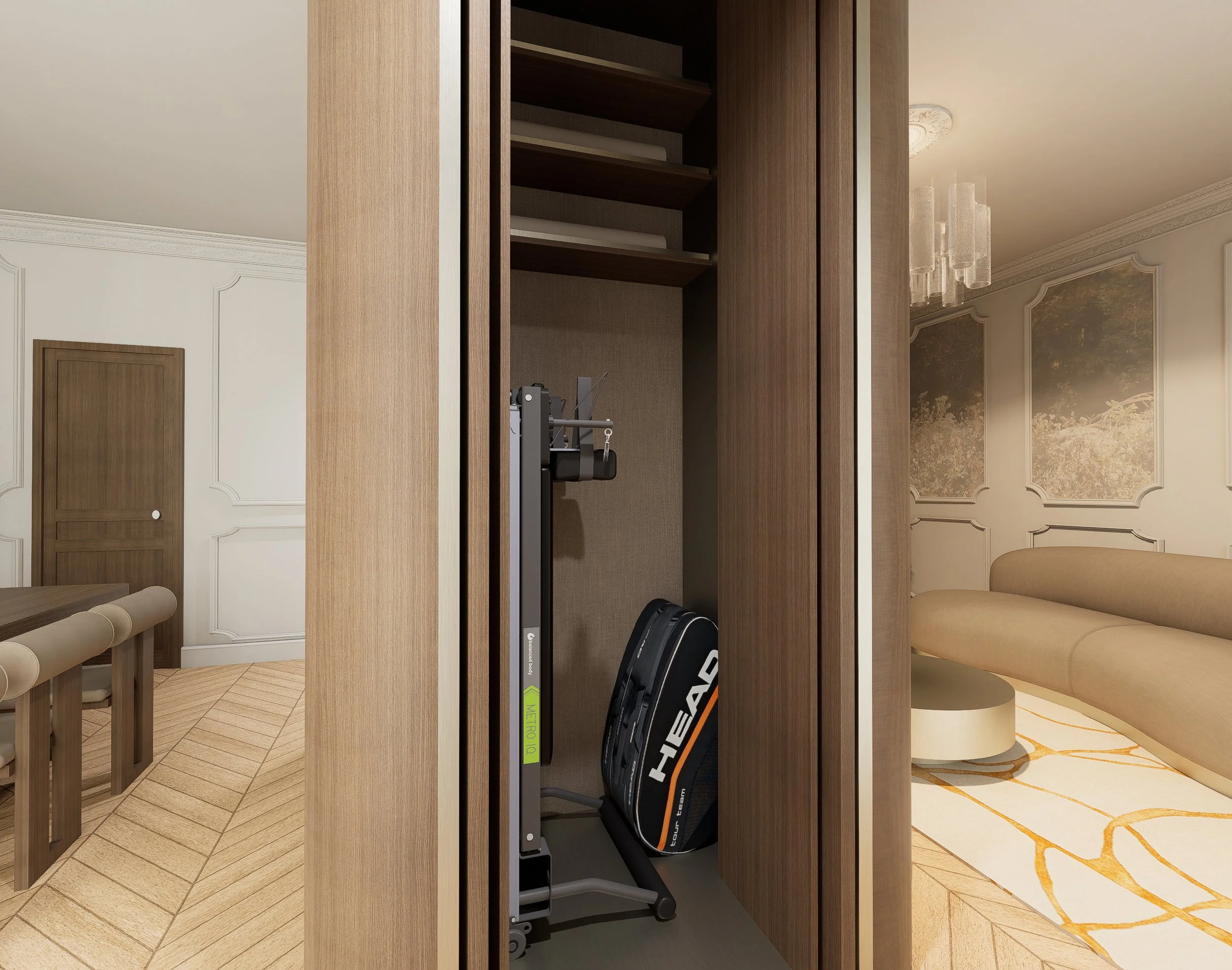 Intérieur moderne haut de gamme avec un mur en bois et un diviseur en tissu, grande fenêtre avec rideaux, table avec vases et décoration, et suspension lumineuse prouche au plafond en collaboration avec Perene