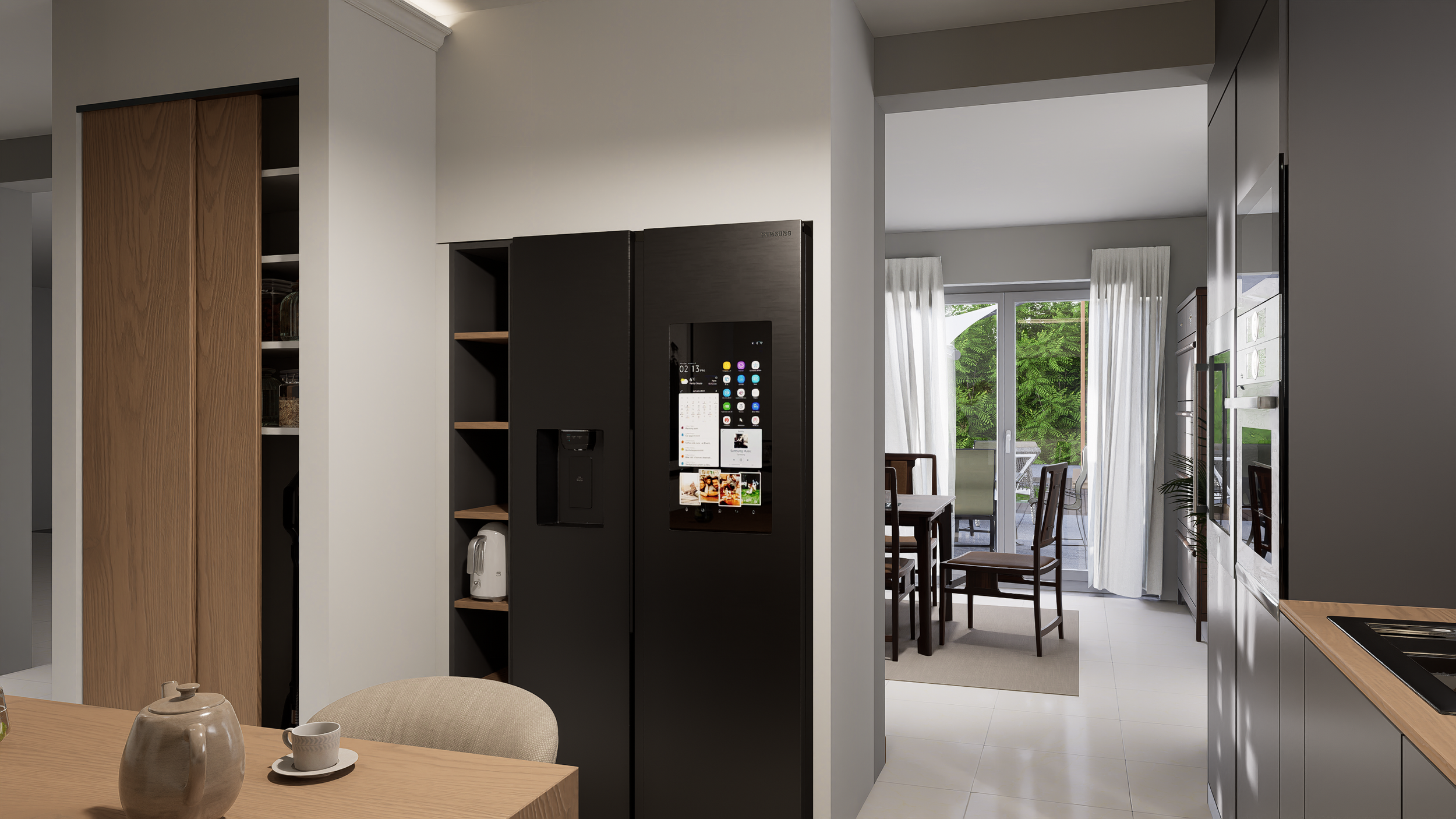 Projet de rénovation d'une maison avec une cuisine moderne avec un réfrigérateur, un four, un évier, un robot de cuisine, un placard en verre et une fenêtre laissant passer la lumière. Agencement haut de gamme sur mesure.