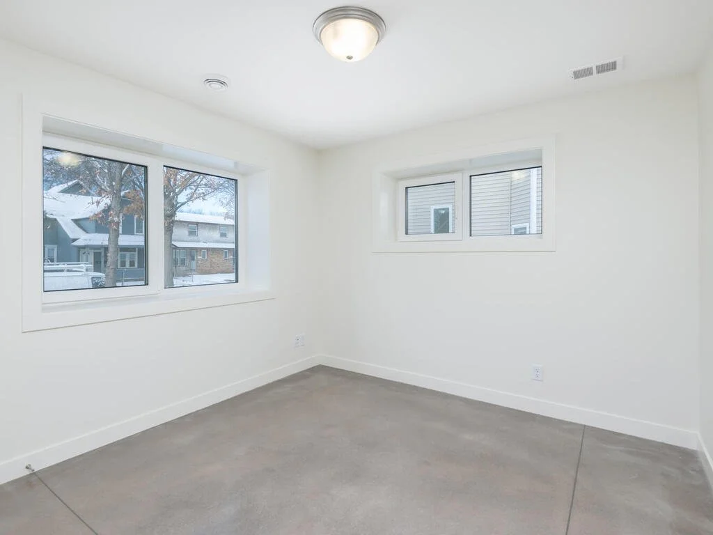 2704 Bryant Ave N Minneapolis MN 55411 USA-011-019-Bryant Ave NMinneapolis11-MLS_Size-562950209342846.jpg
