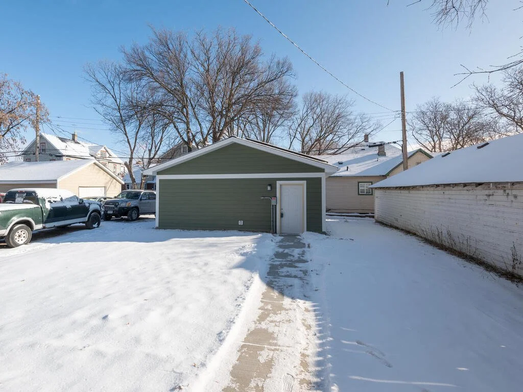2704 Bryant Ave N Minneapolis MN 55411 USA-021-006-Bryant Ave NMinneapolis21-MLS_Size-562950209342894.jpg