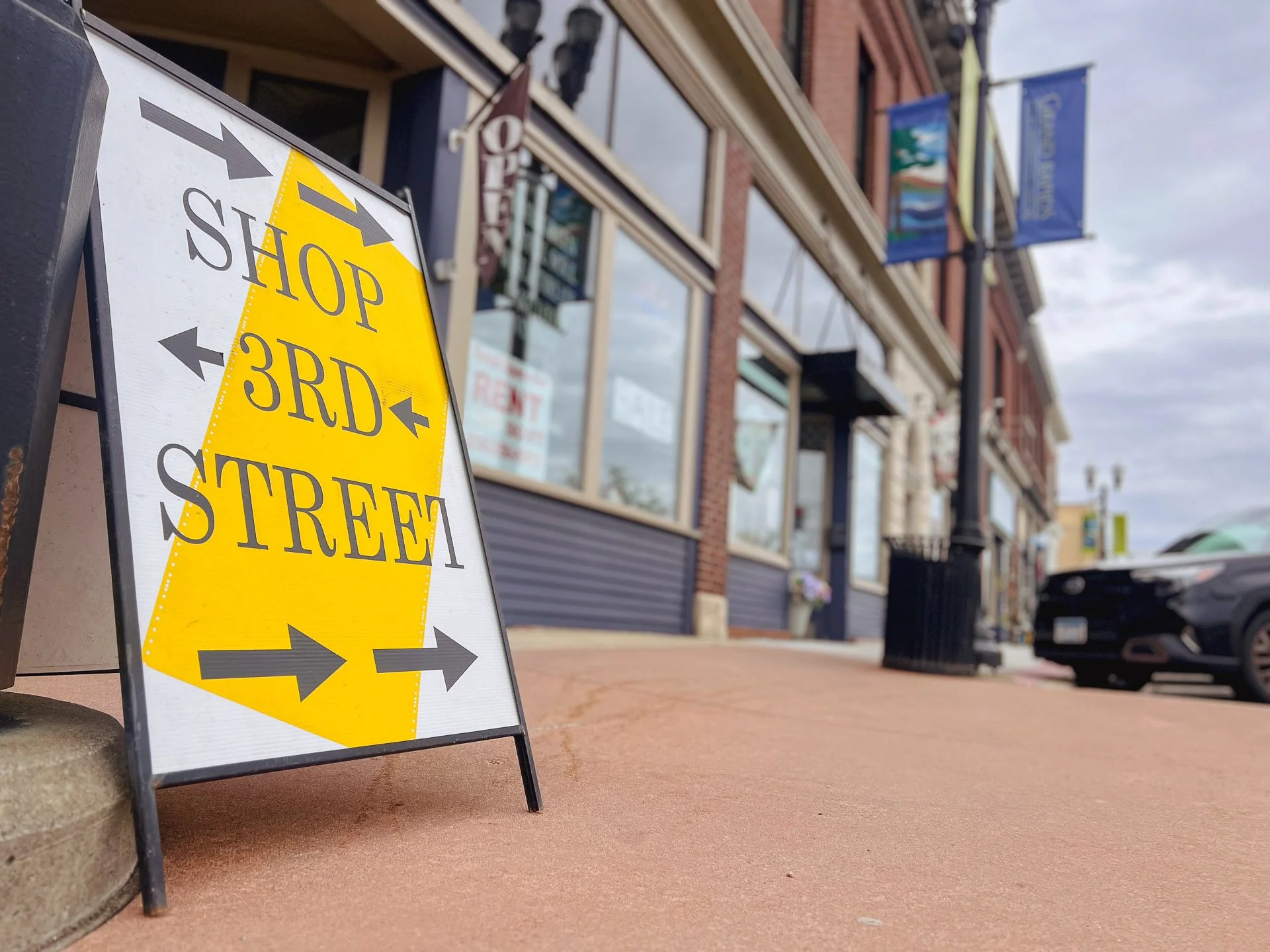 Shop Third Street Sign