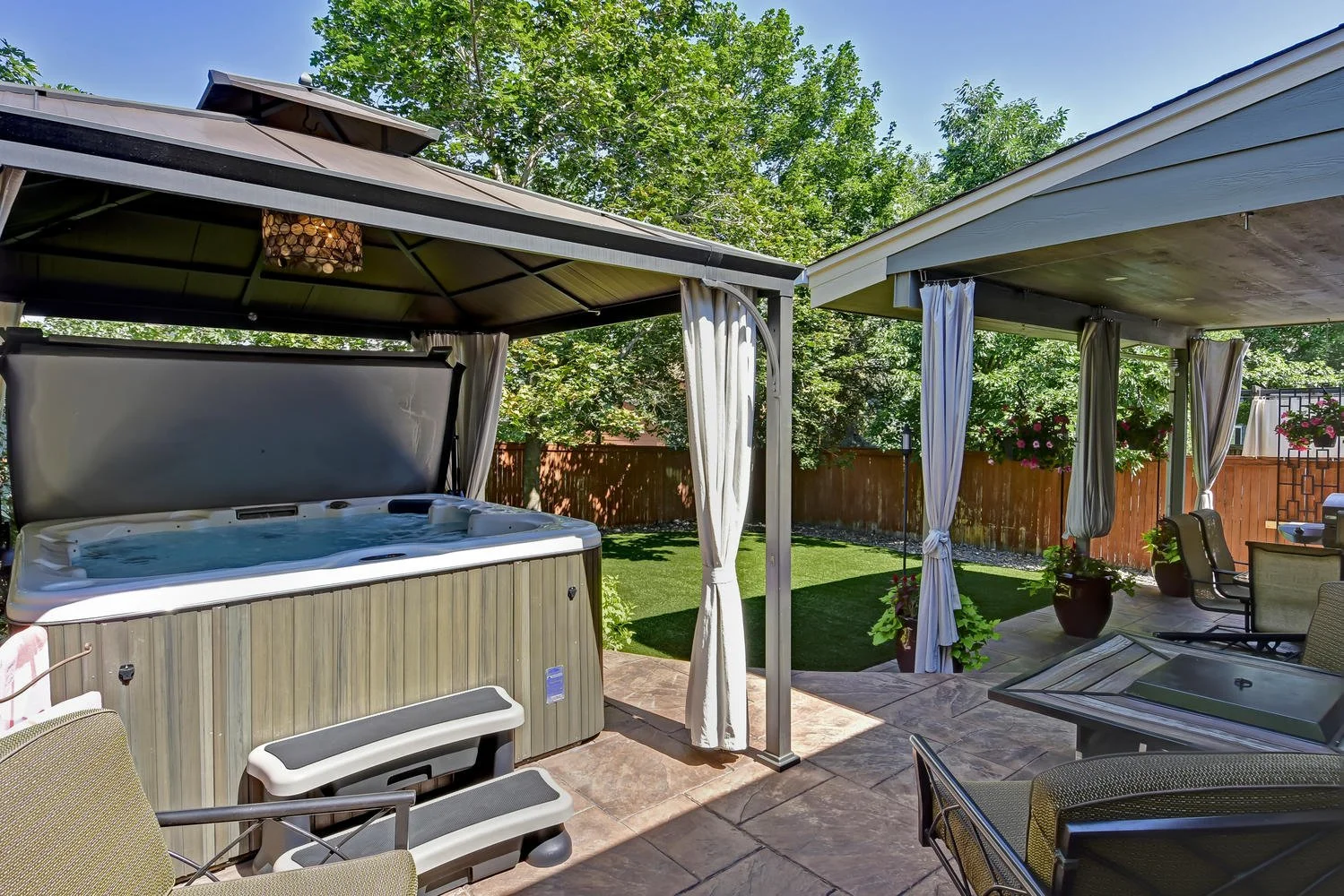 Gazebo (2).jpg
