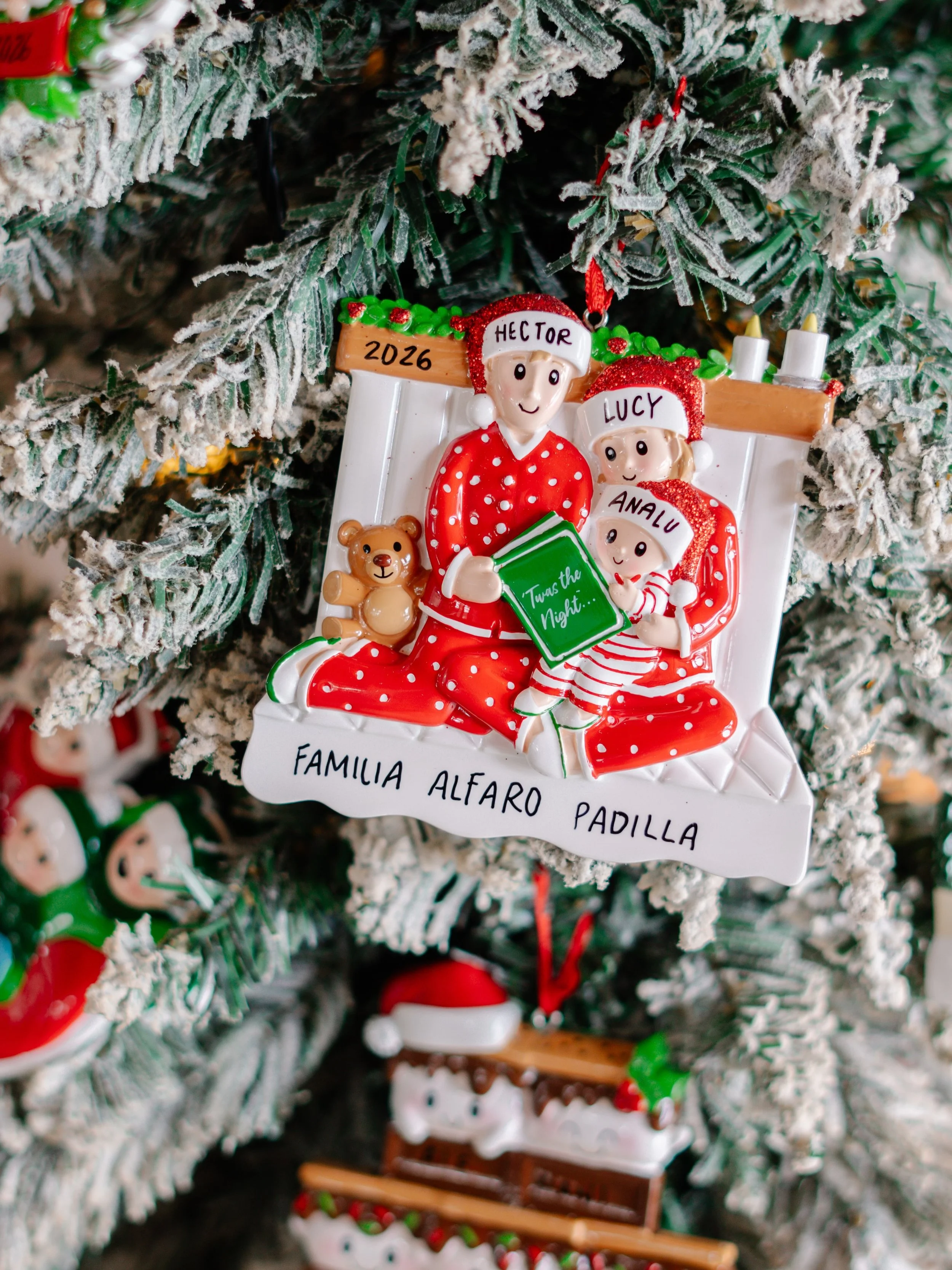Y este a&ntilde;o, &iquest;de cuantas personas ser&aacute; tu Falal&aacute;? Tenemos opciones de familias para 2-20 personas , encu&eacute;ntralas todas en nuestro cat&aacute;logo 🙌🏻🎄 y sigue llenando tu arbolito de historias. ✨ 
.
.
.
#Falala2026
