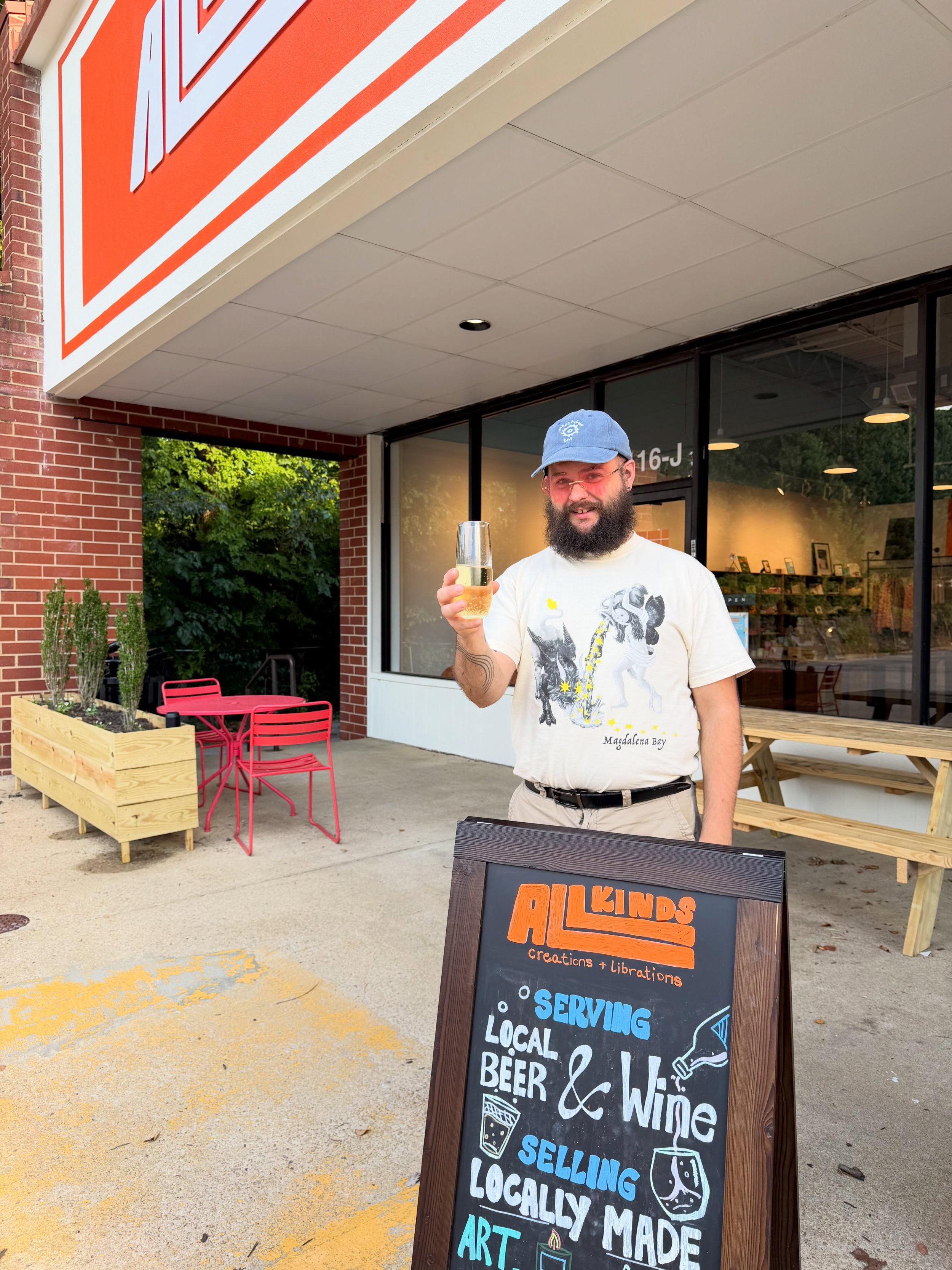 Did you know we have beer &amp; Prosecco on tap, a handful of house wines by the glass, and bottles/cans to go? We&rsquo;ve even got THC bevs and non-alc options, including beer, wine, and bubbly! 

Let us be your new favorite stop for an after work 