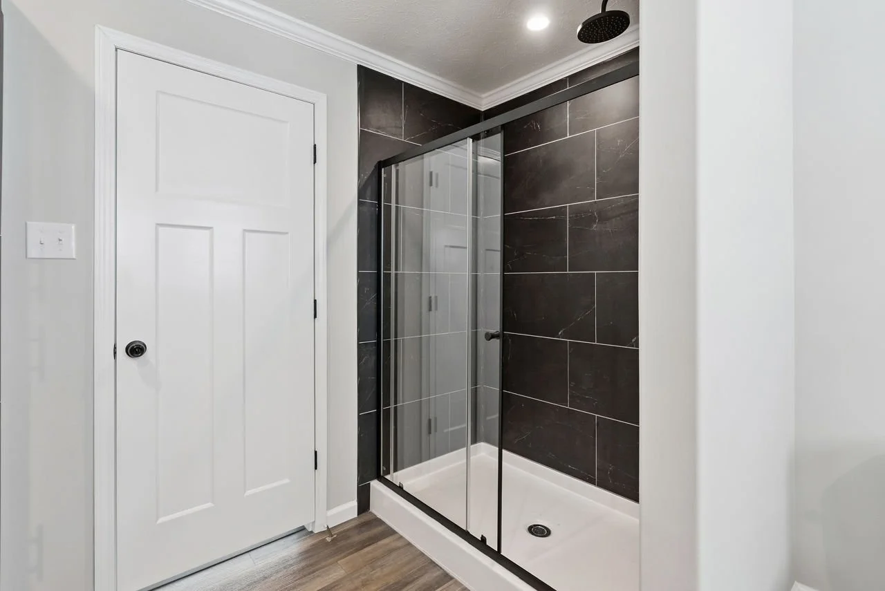 021-ascend-rosedale-primary-bathroom3.jpg