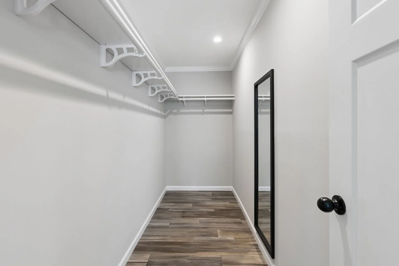 021-ascend-rosedale-primary-closet.jpg