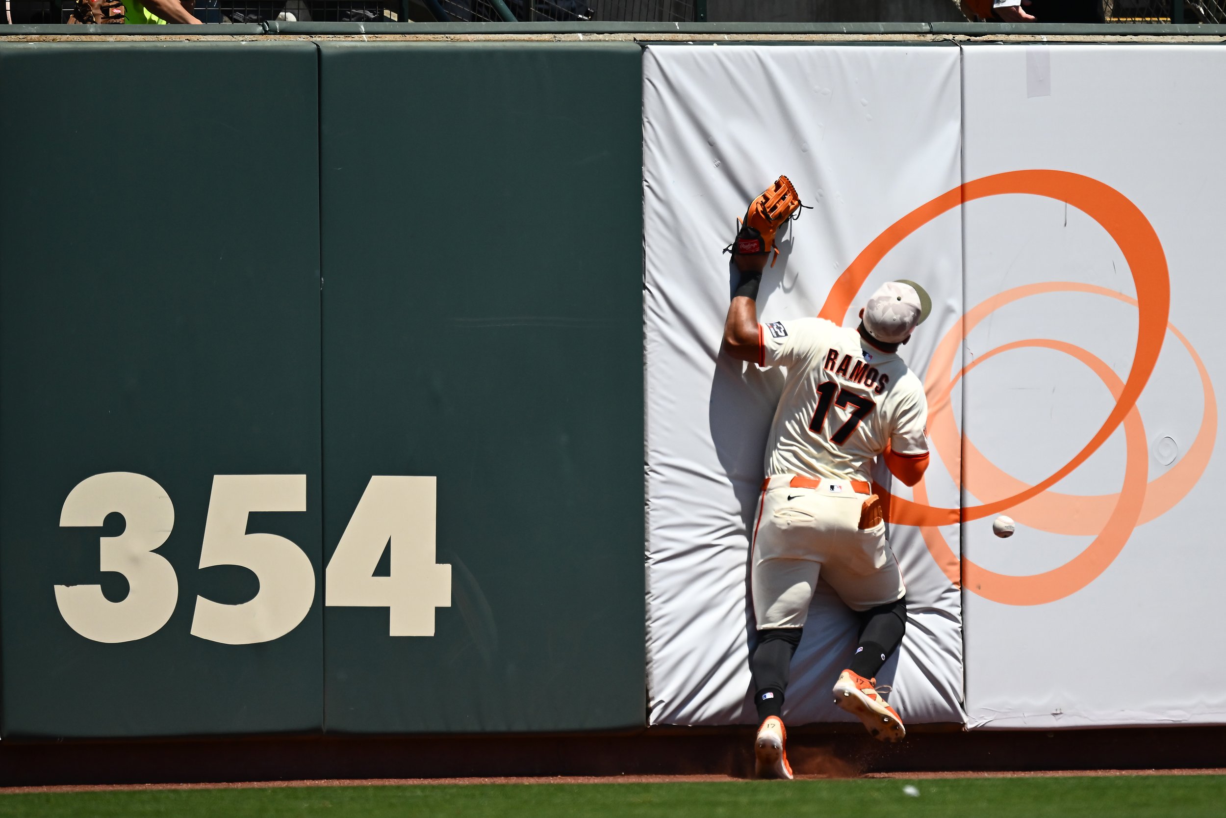 BNG-L-GIANTS-0519-02.jpg