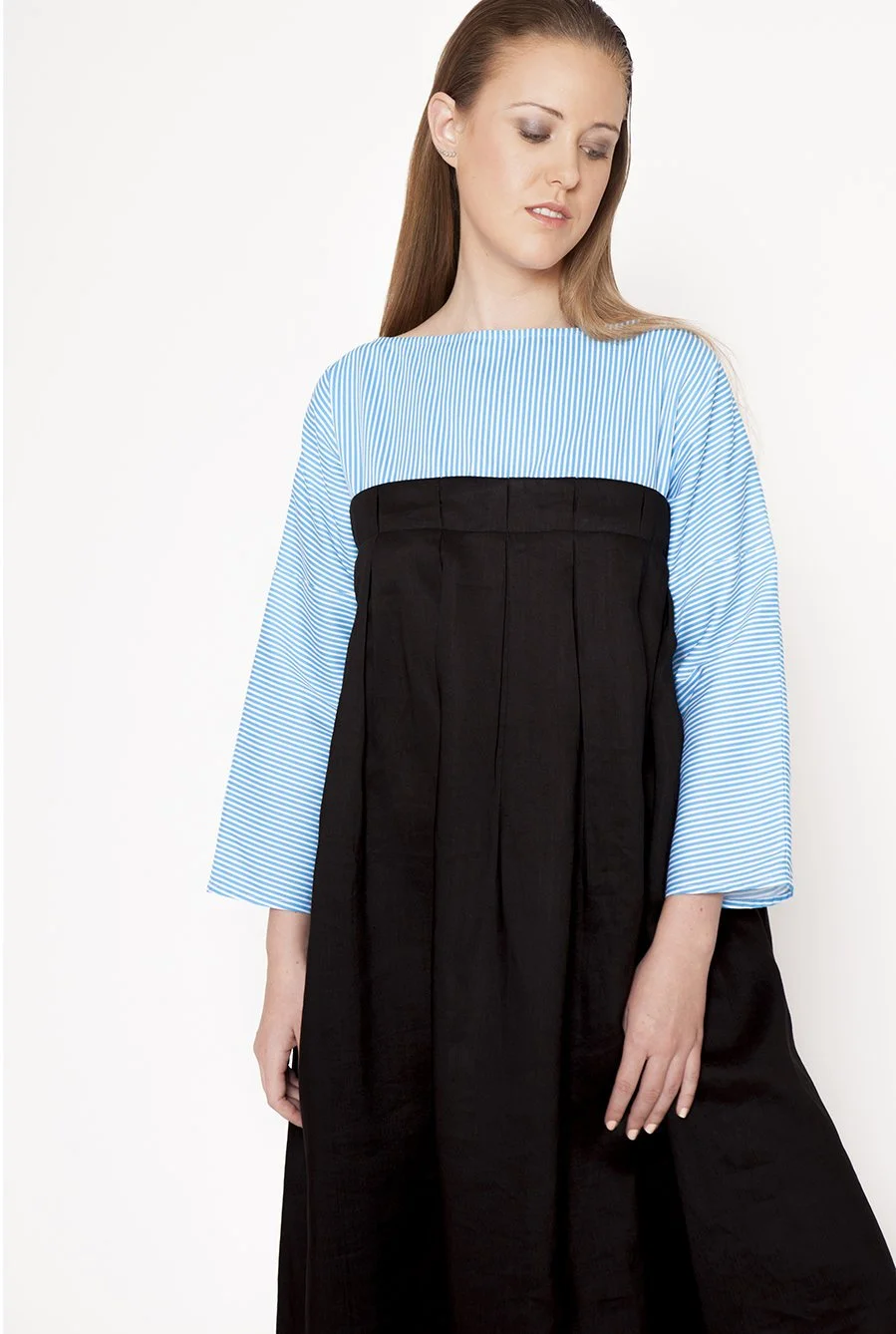 Zara Saberi — Contemporary cotton fashion design photographed in Spain.