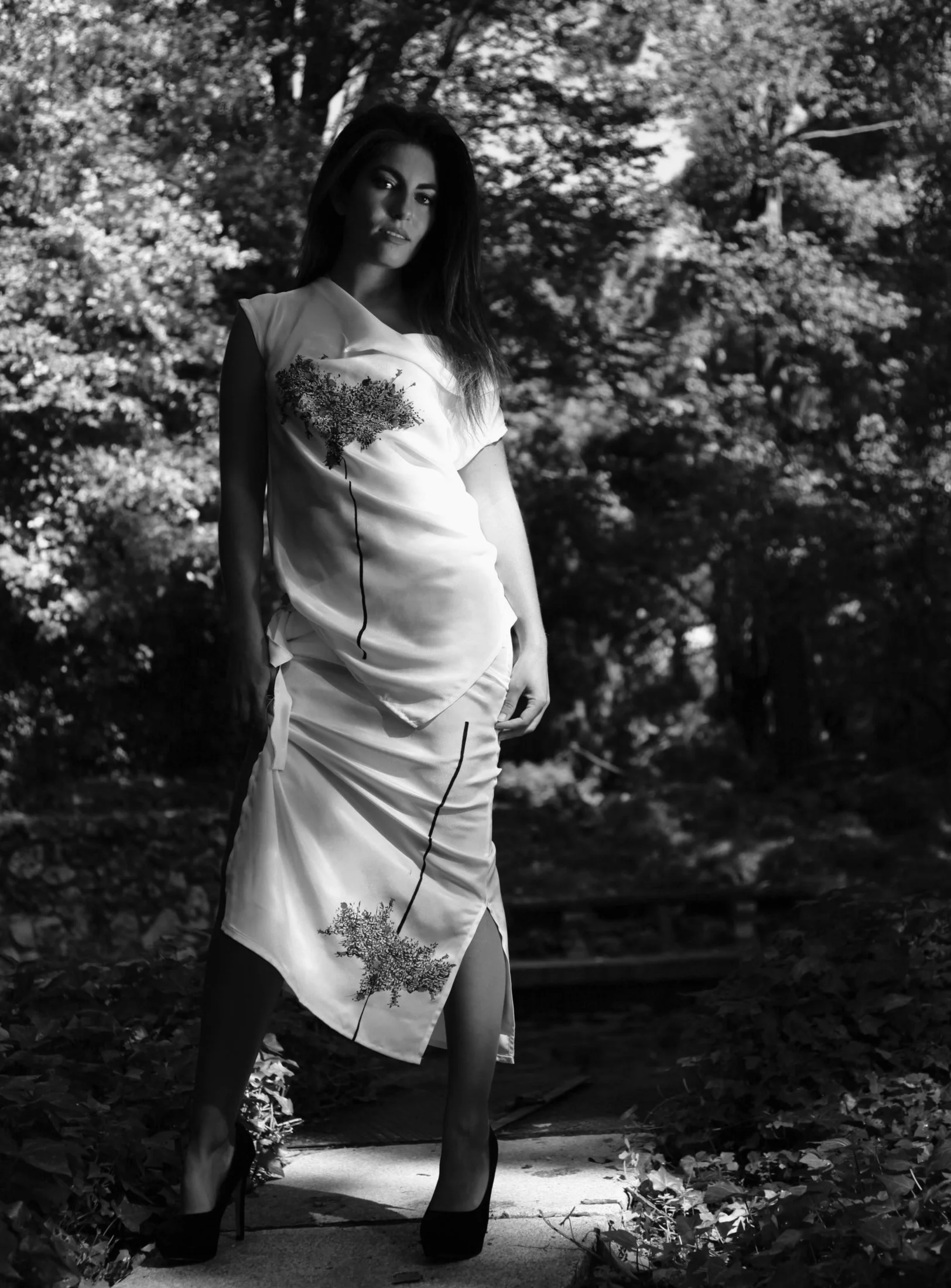 Zara Saberi — Hand-painted fashion garment from the Moda Persa collection, created and photographed in Madrid, Spain.